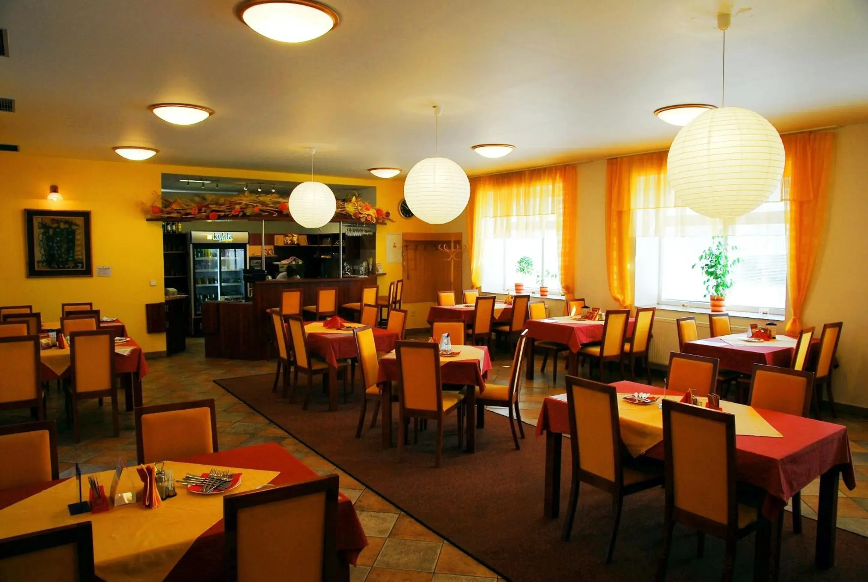 Restaurant/Places to Eat in Hotel Senimo