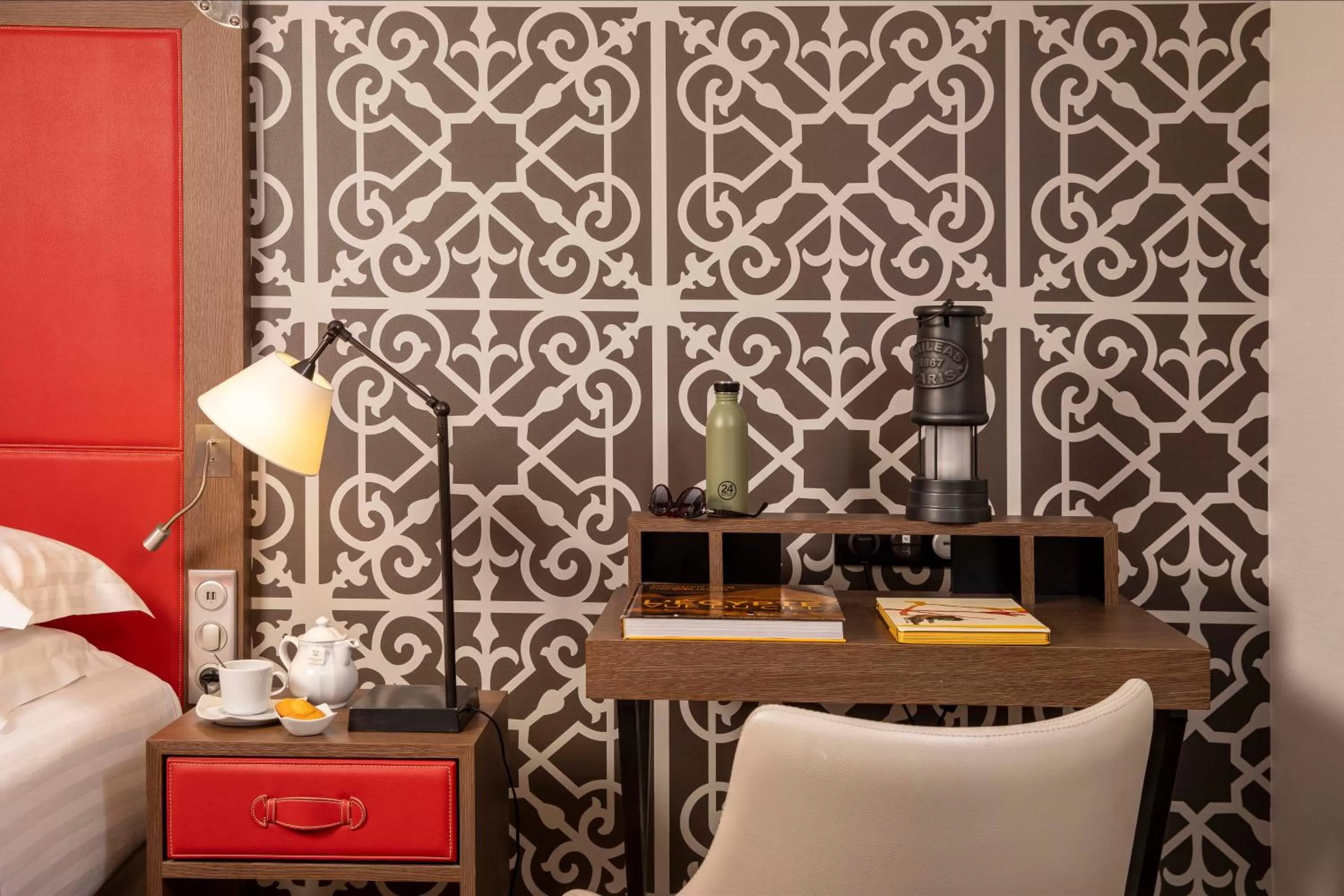 Bedroom, Bed in Hotel Phileas Lazare & Spa - Opera