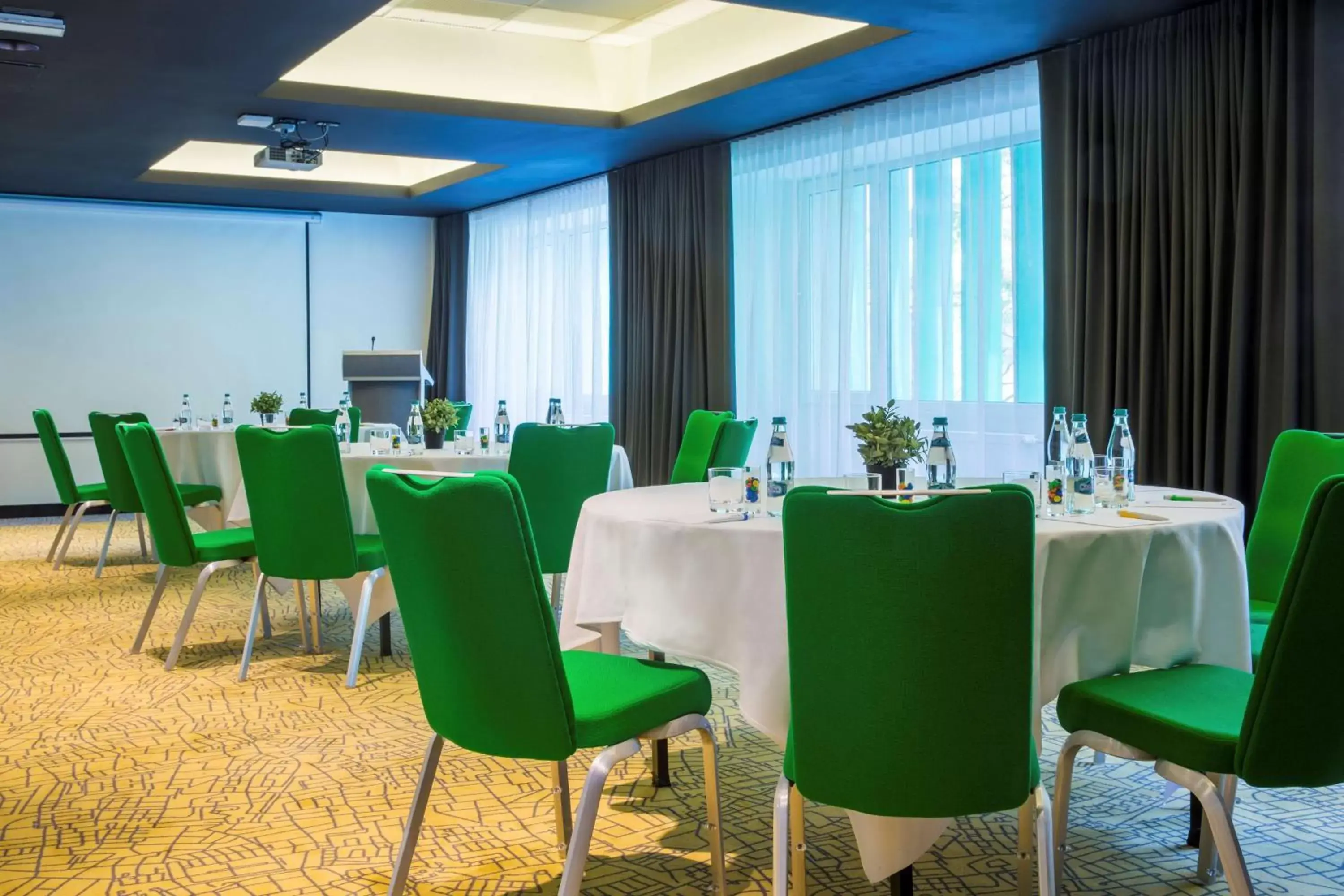 On site, Restaurant/Places to Eat in Park Inn by Radisson Bucharest Hotel & Residence