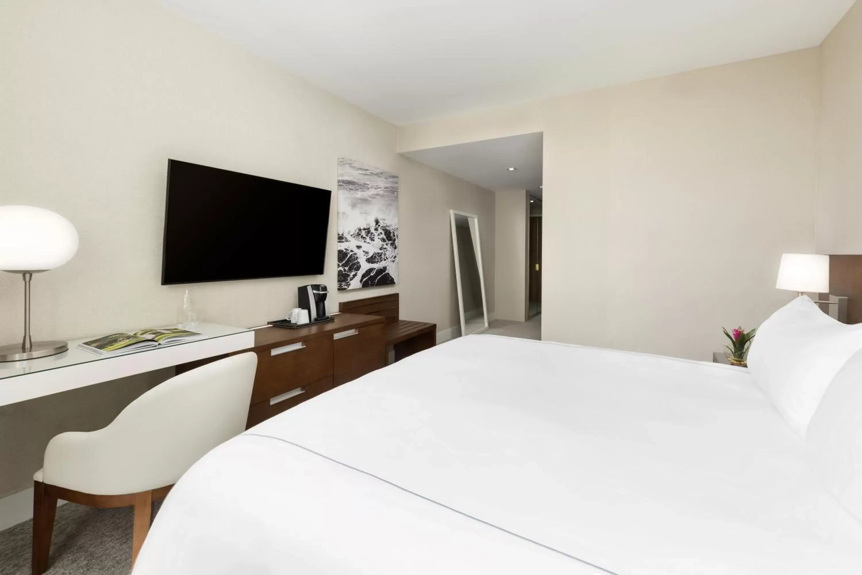 TV and multimedia, Bed in The Altair Bay Harbor Hotel