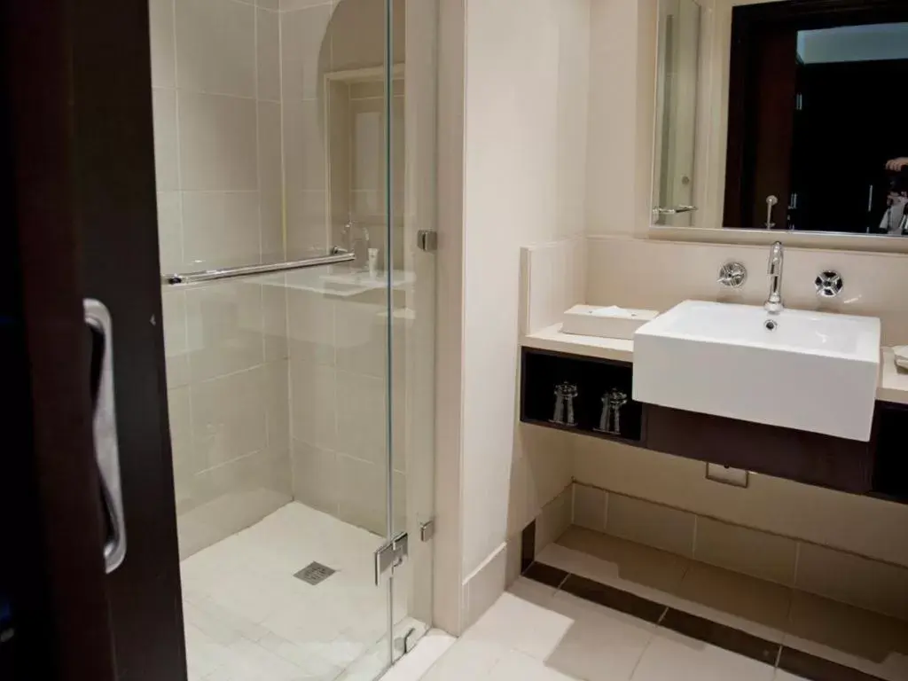 Shower, Bathroom in Kievits Kroon Gauteng Wine Estate