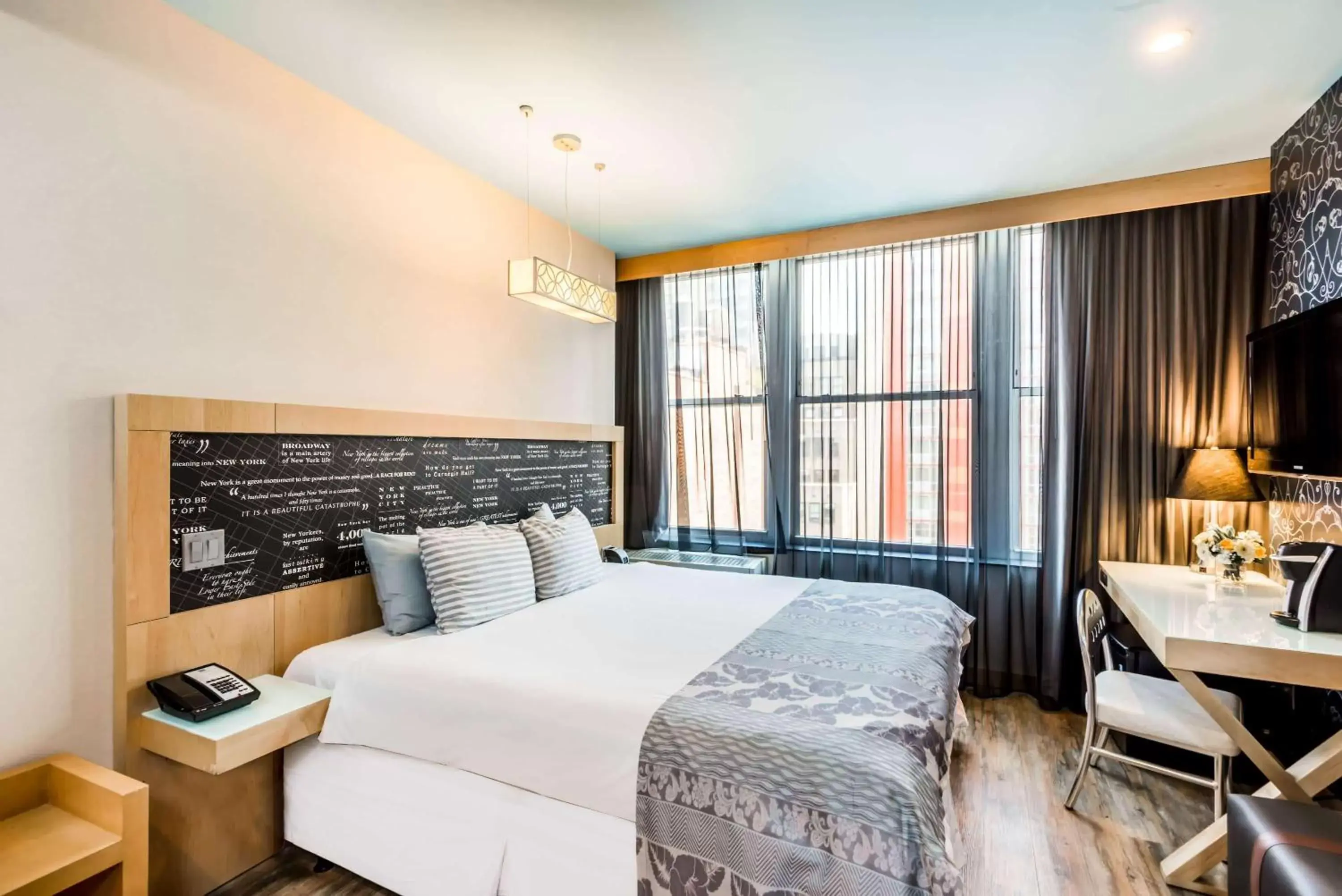 Photo of the whole room, Bed in TRYP by Wyndham New York City Times Square - Midtown