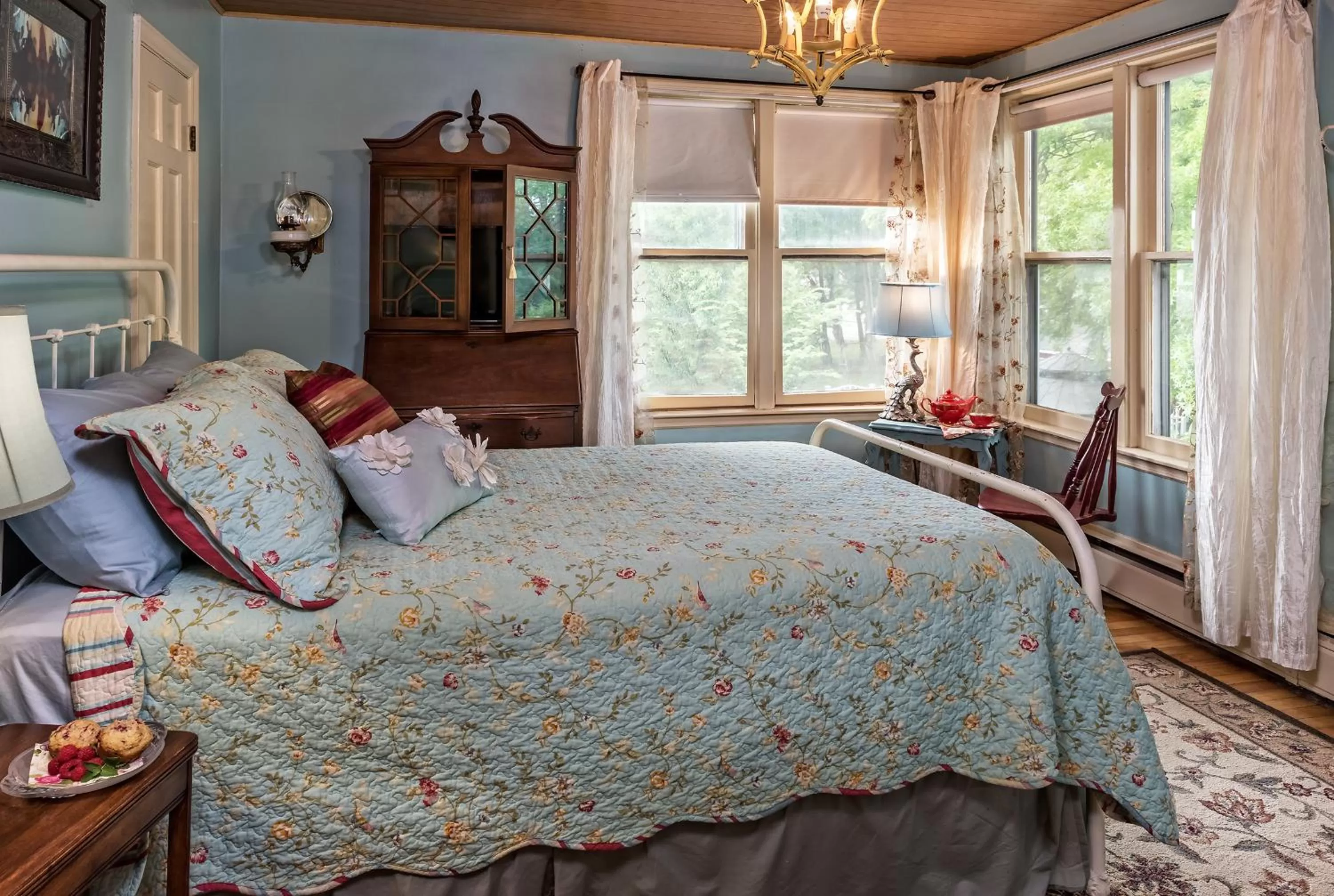 Photo of the whole room, Bed in Silver Heart Inn & Cottages