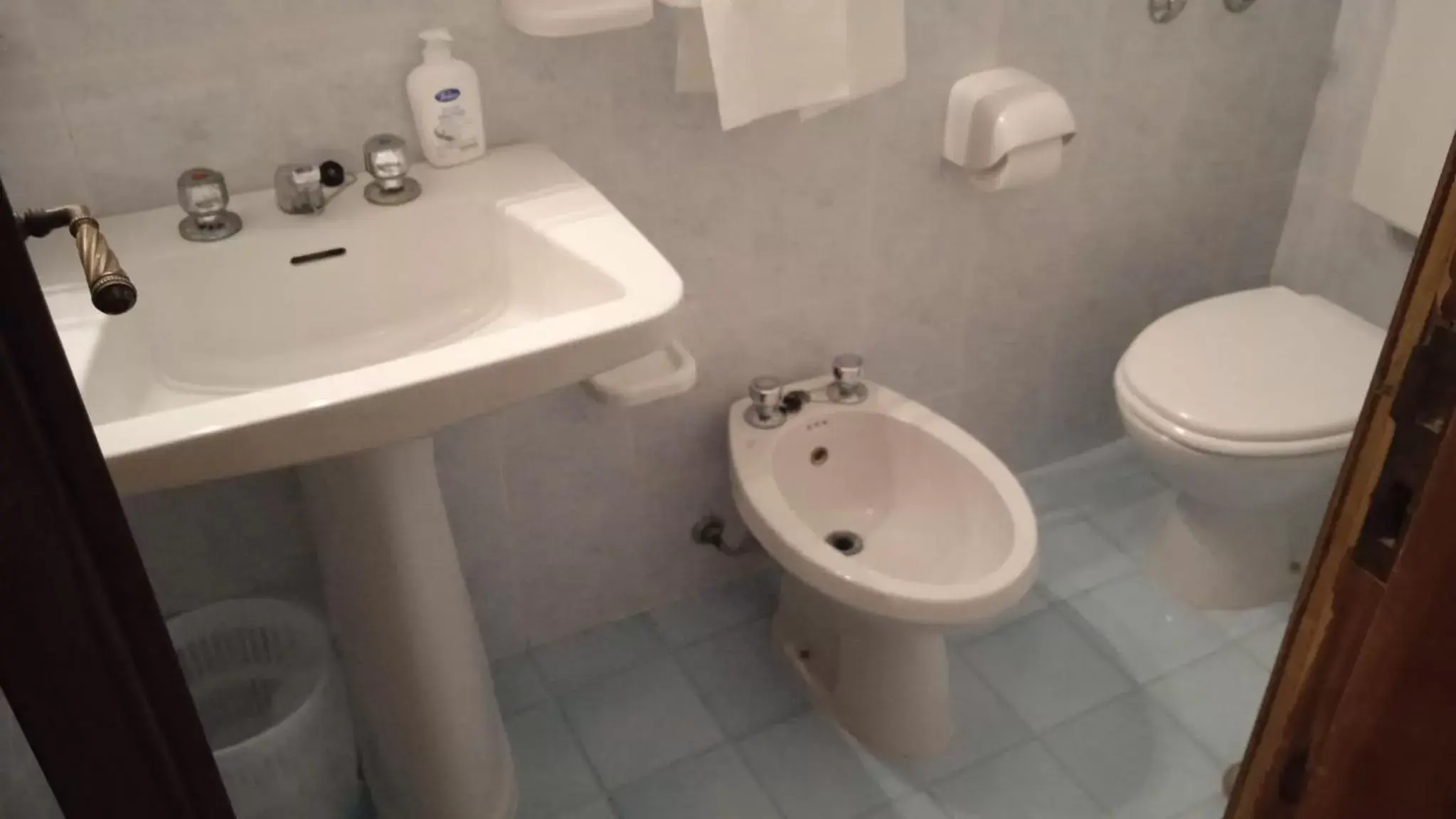 Toilet, Bathroom in Villa Thomas BB