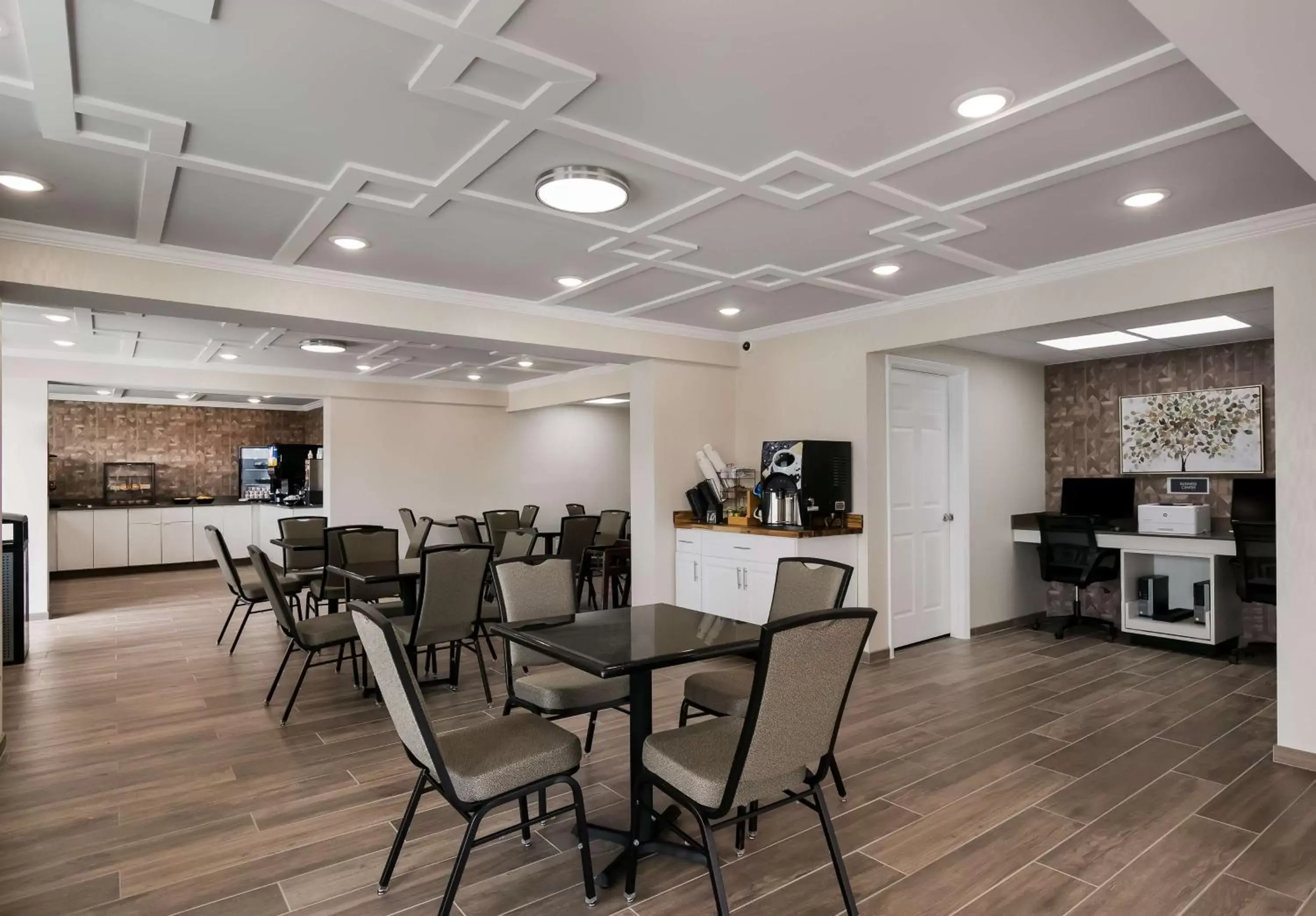 Breakfast in SureStay Plus by Best Western Pigeon Forge Breakfast in SureStay Plus by Best Western Pigeon Forge
