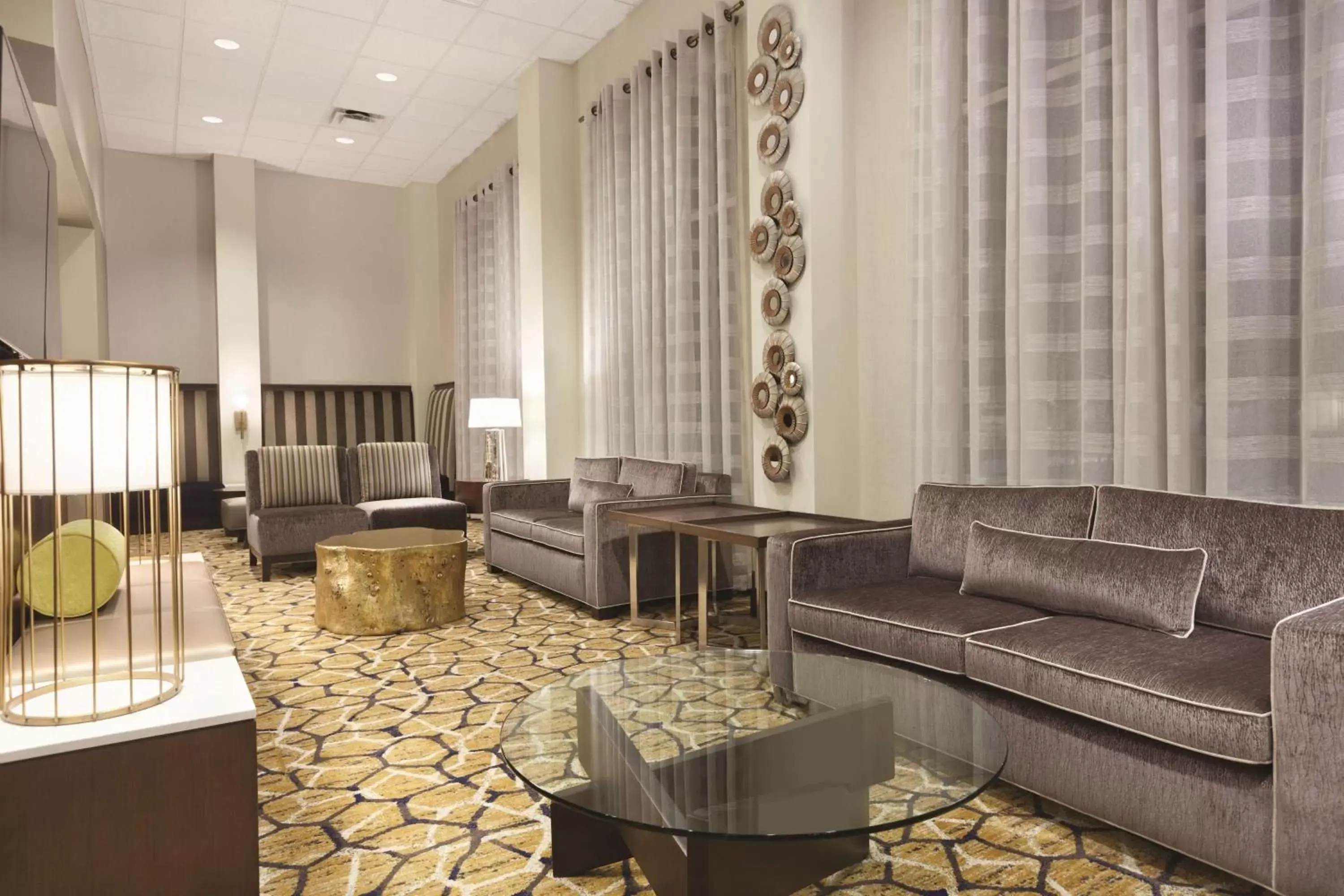 Lounge or bar, Seating Area in Embassy Suites Portland/Hillsboro