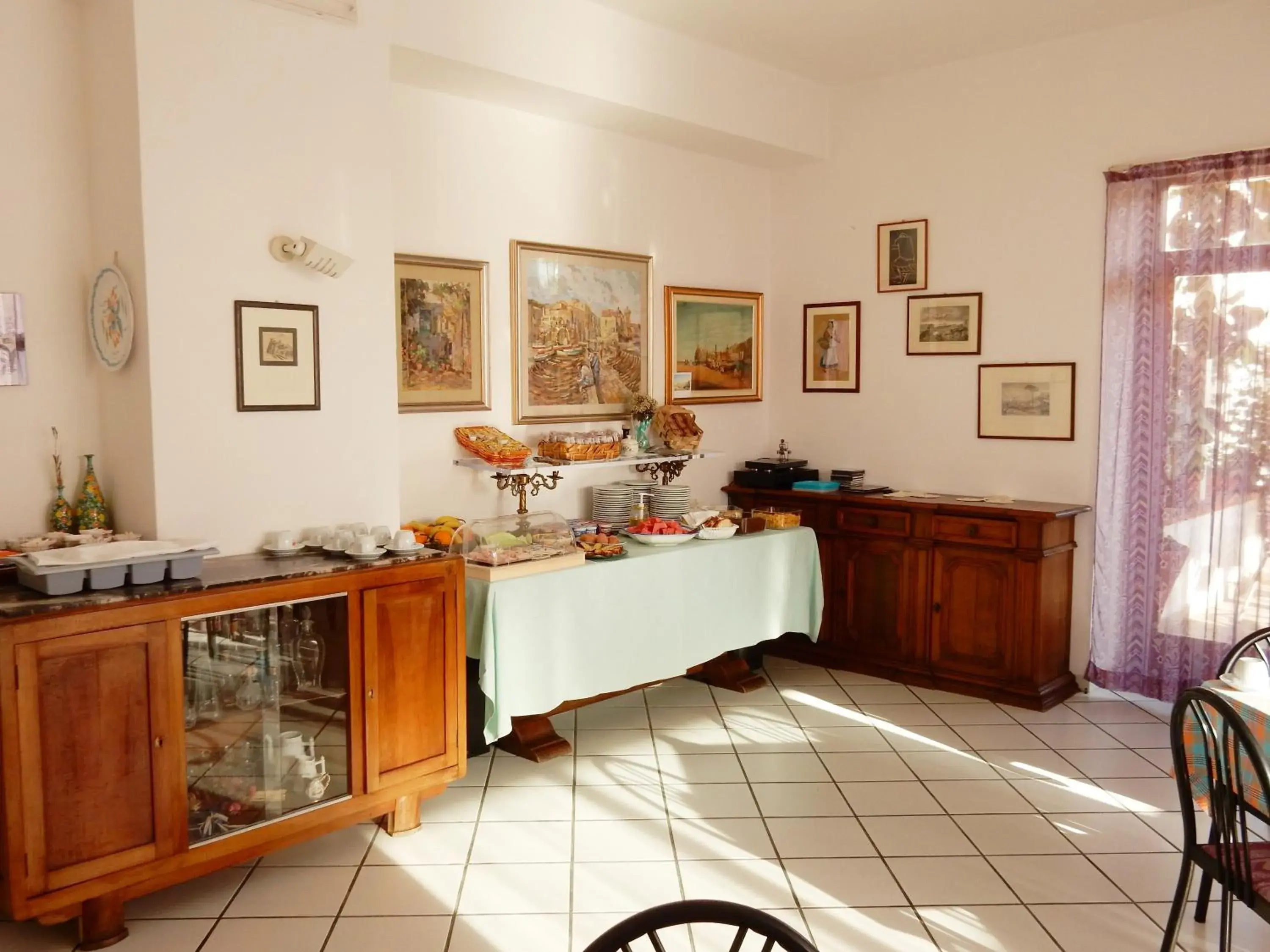 Breakfast, Kitchen/Kitchenette in Hotel Villa Cecilia