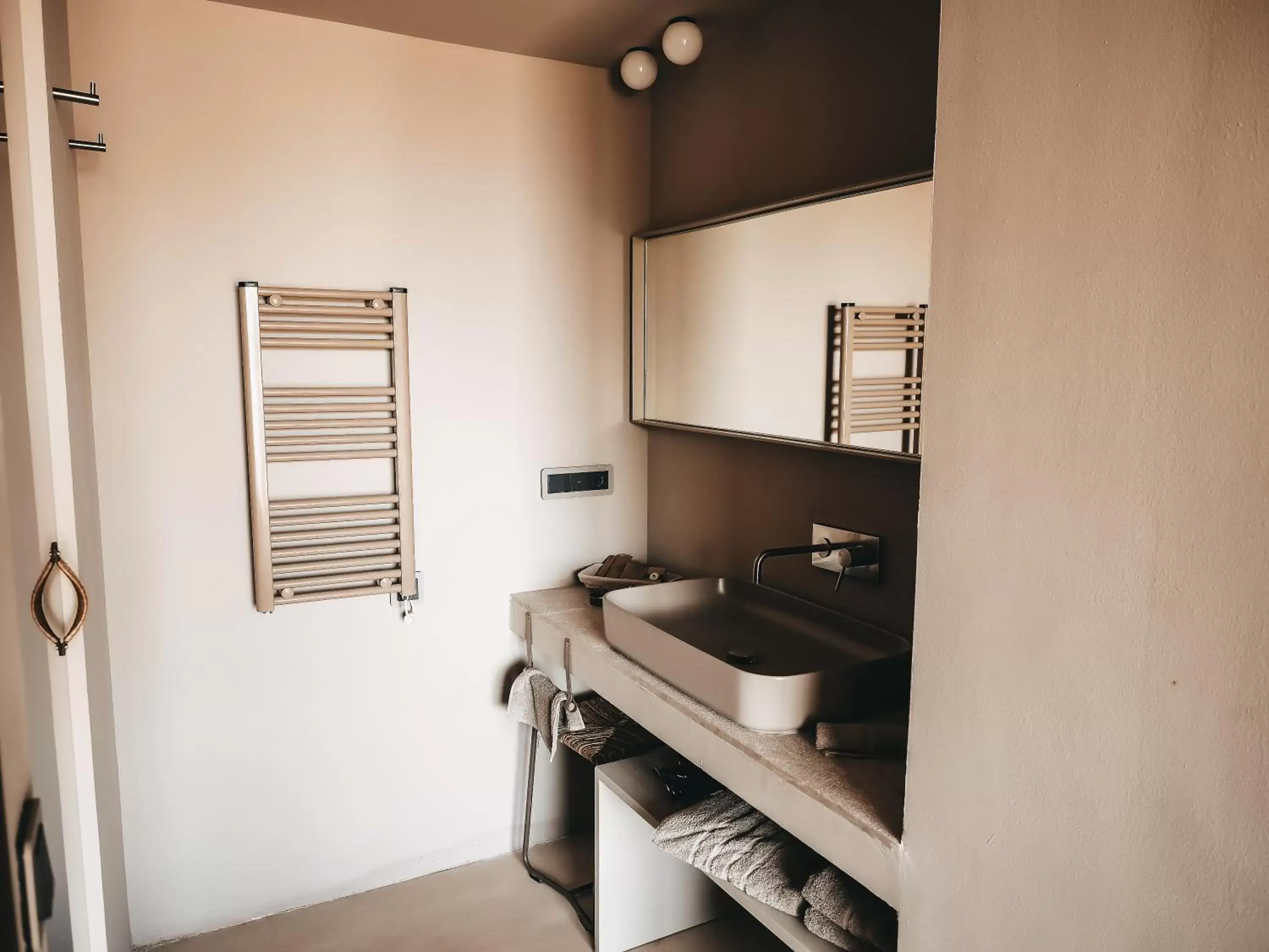 Bathroom, Kitchen/Kitchenette in Barefoot Hotel Mallorca