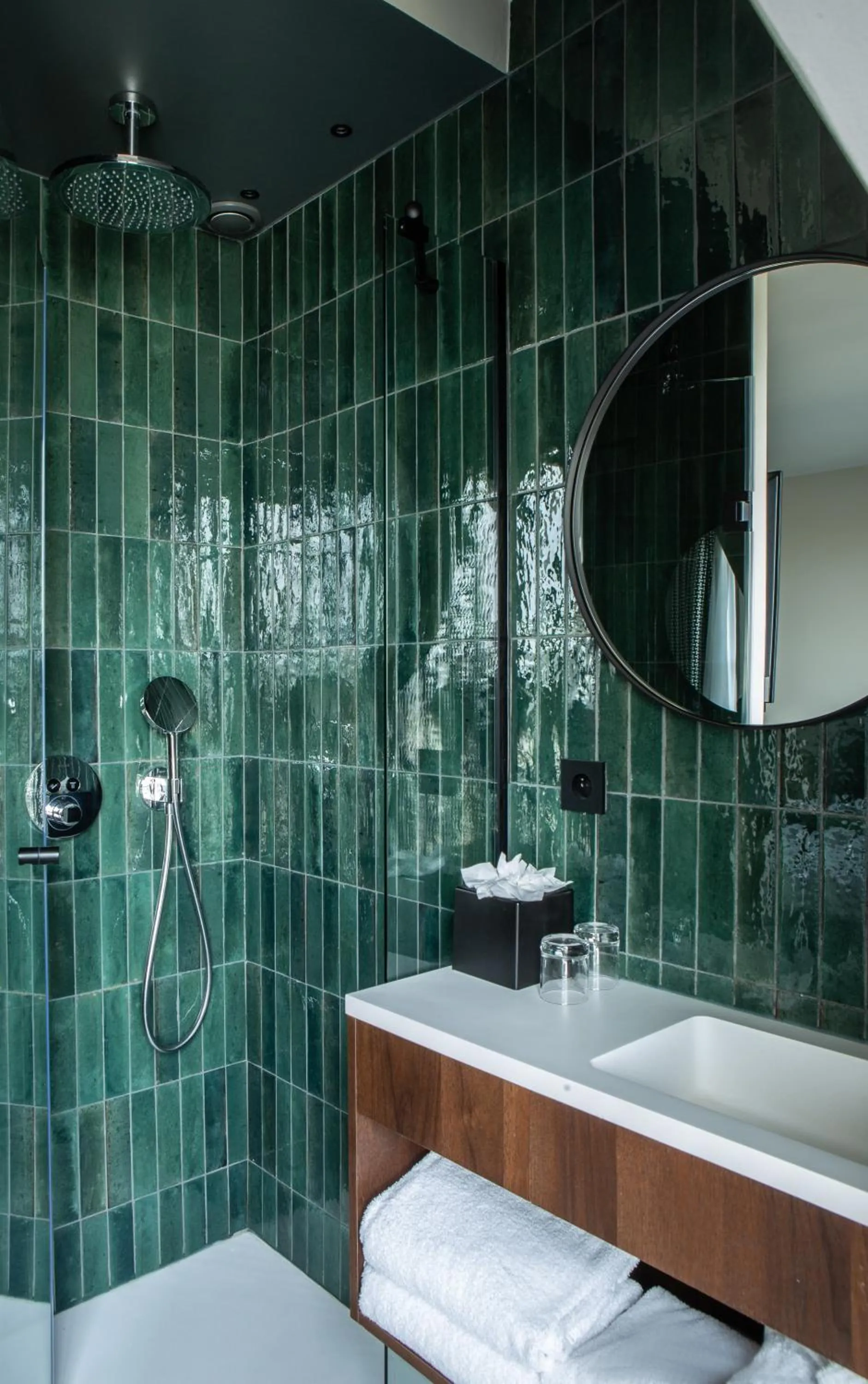 Shower, Bathroom in ibis Styles Paris Gare du Nord TGV