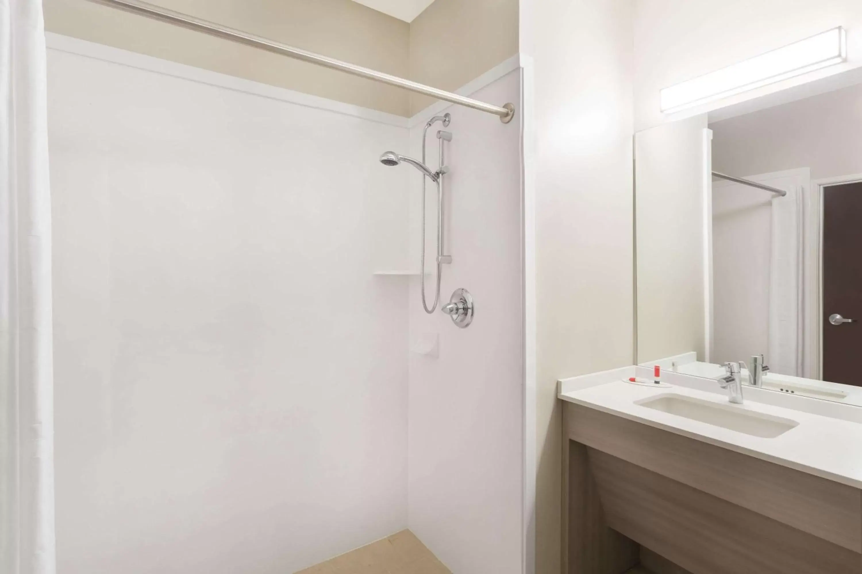 Shower, Bathroom in Microtel Inn & Suites by Wyndham Springville