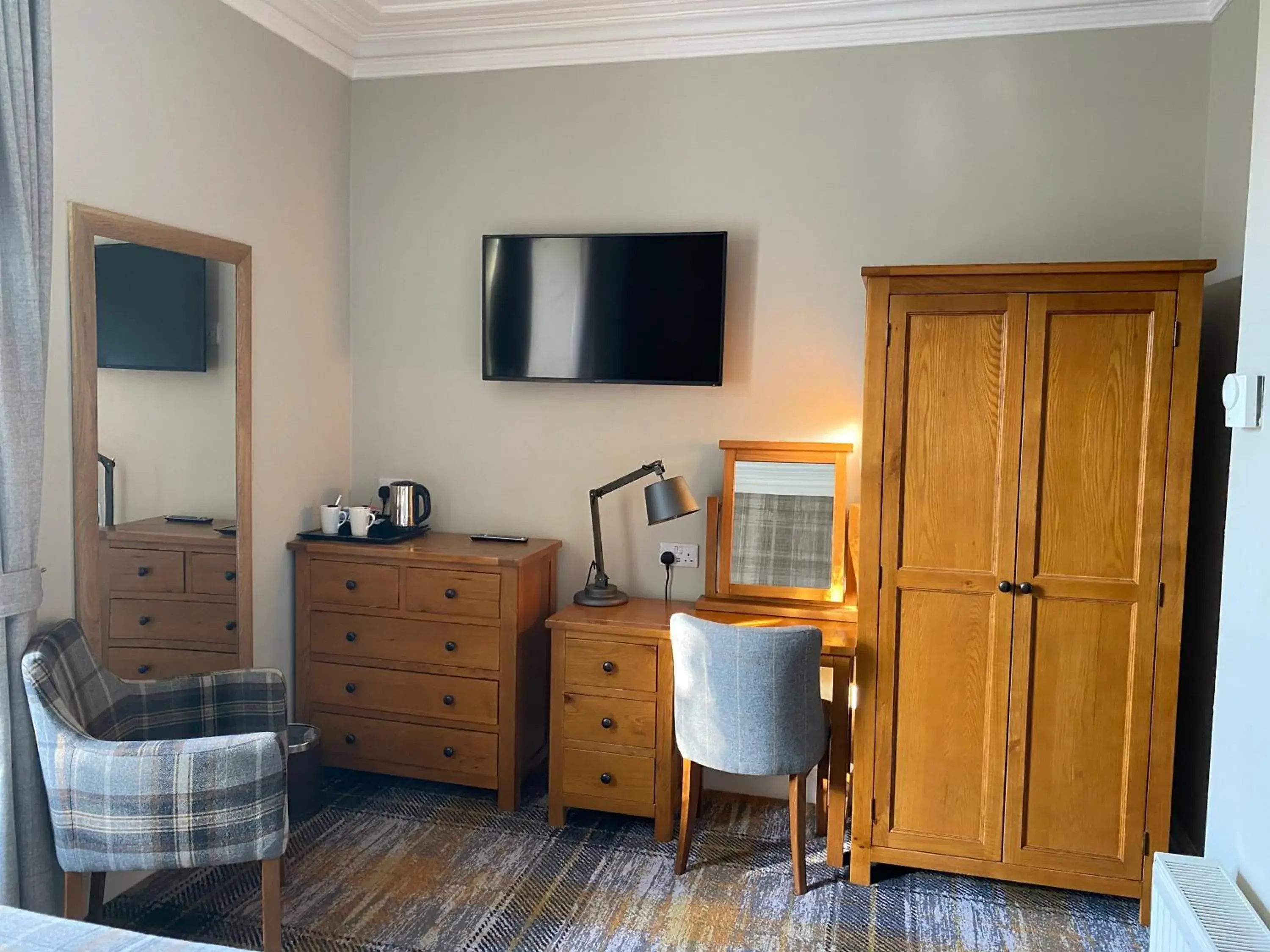 Seating area, TV/Entertainment Center in Boat Country Inn and Restaurant