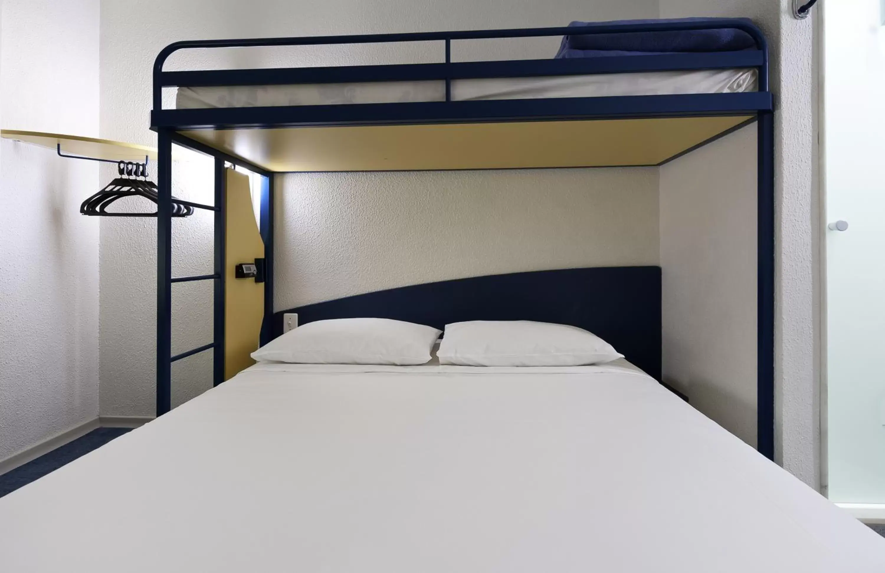 Bed, Bunk Bed in ibis budget Aachen Raeren Grenze