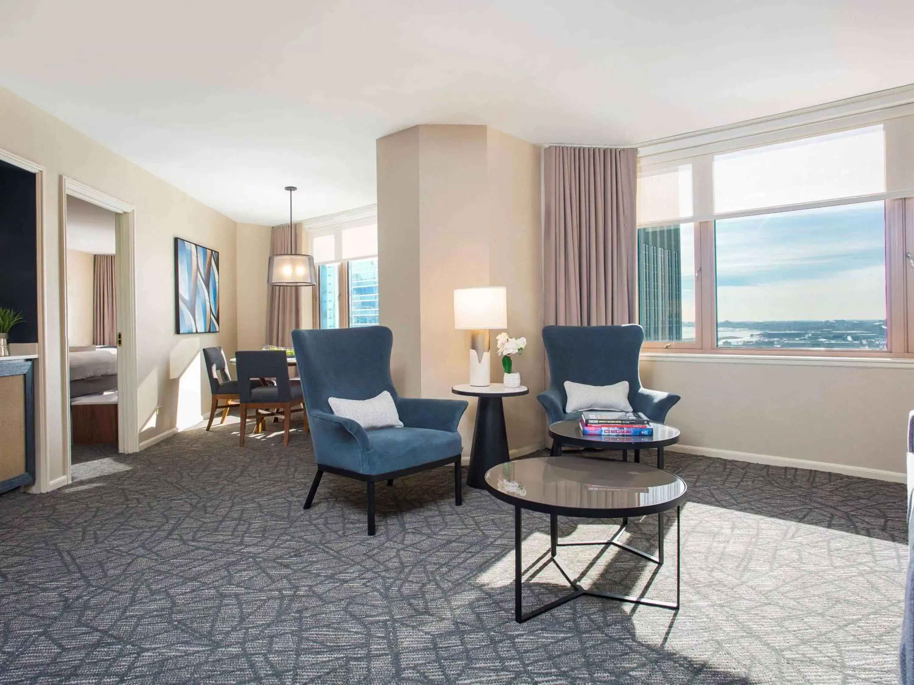 Bedroom, Seating Area in Fairmont Chicago Millennium Park