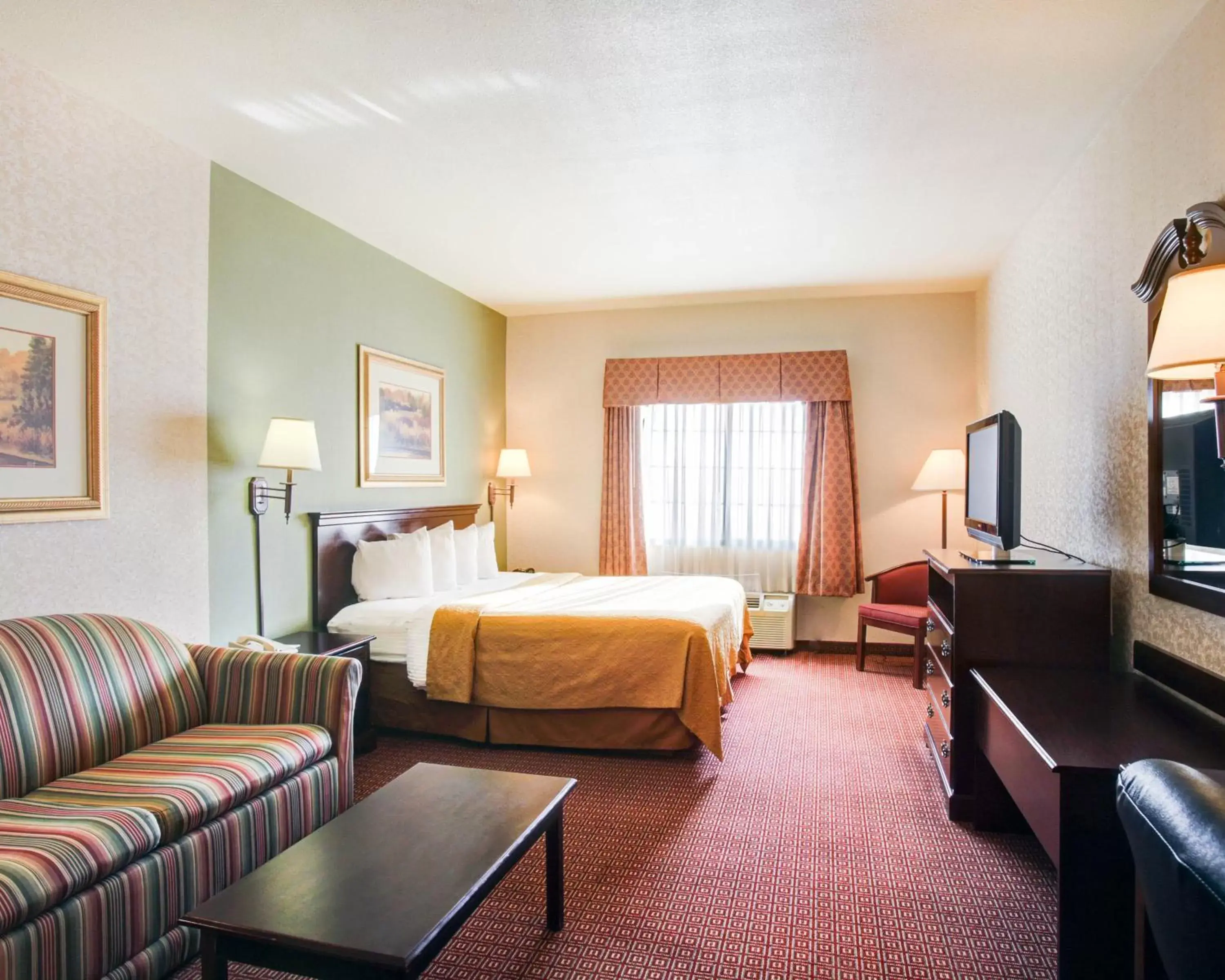 King Room - Non-Smoking in Quality Inn & Suites Near University