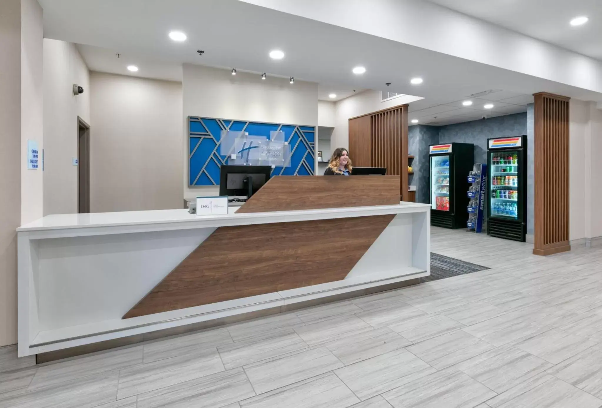 Property building, Lobby/Reception in Holiday Inn Express Hotel & Suites Shakopee, an IHG Hotel