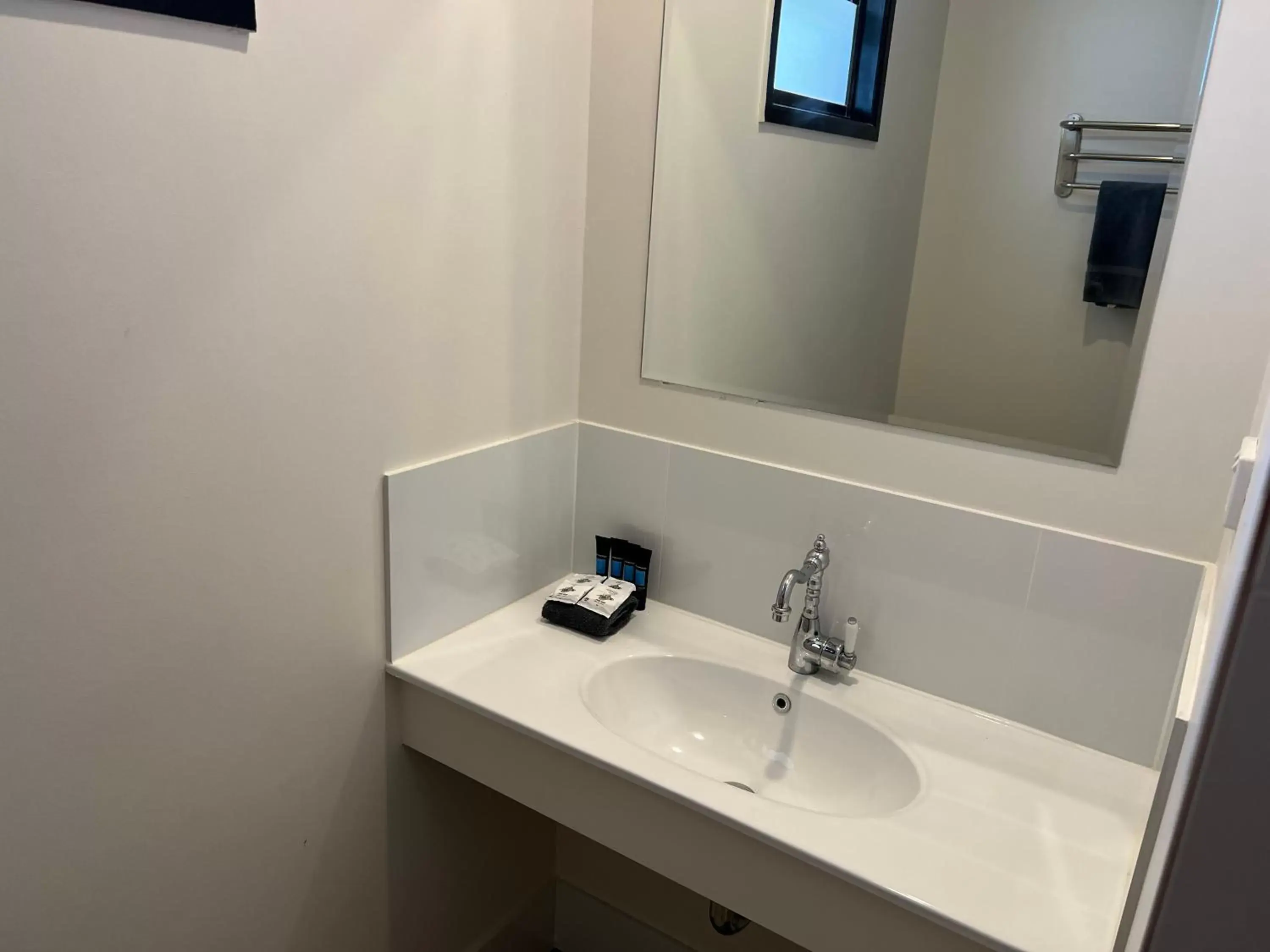 Bathroom in Albert Park Motor Inn-KING BED IN EVERY ROOM-RENOVATED 2022