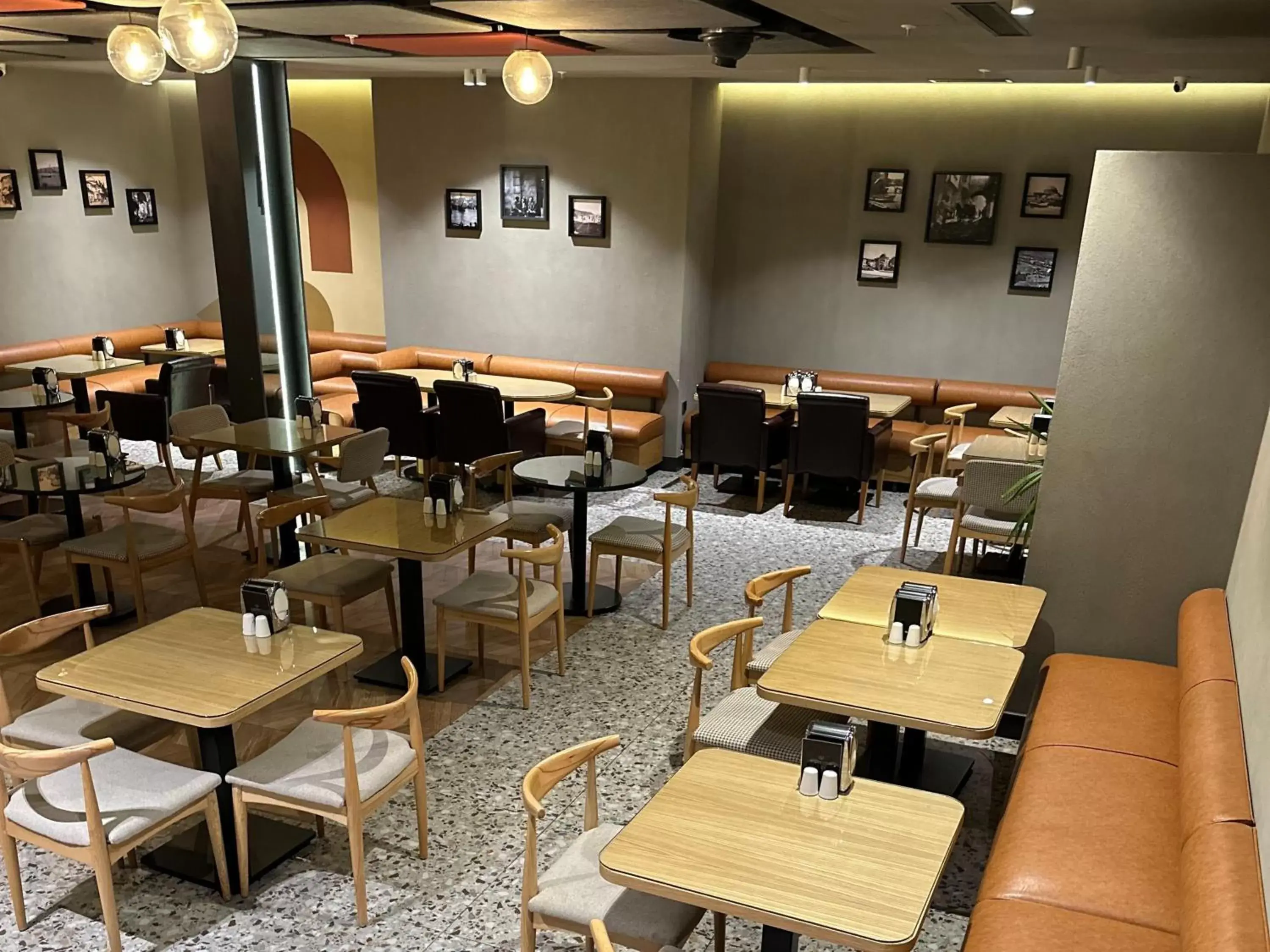 Restaurant/places to eat in Edition Old City Hotel Restaurant/places to eat in Edition Old City Hotel