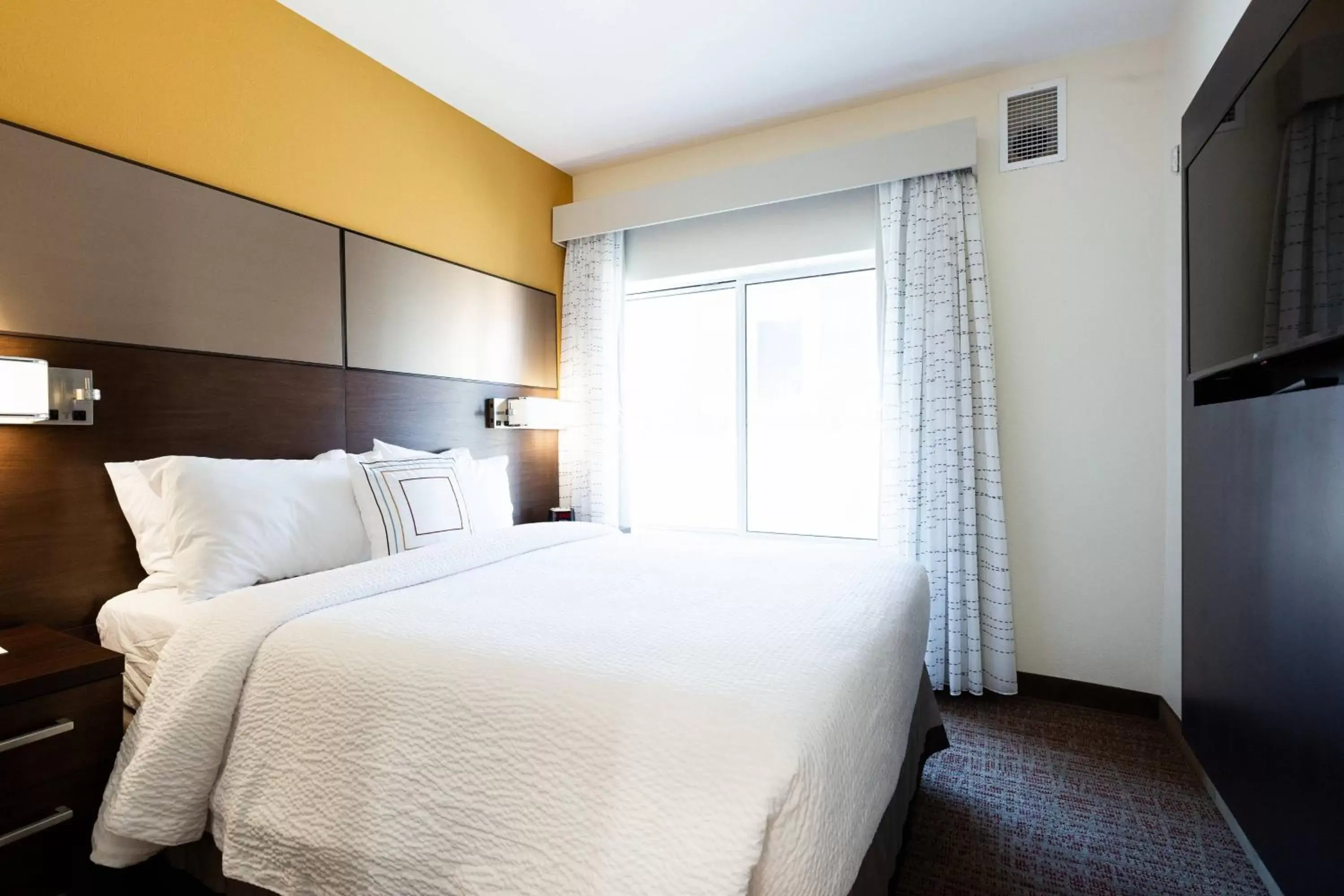 Bedroom, Bed in Residence Inn by Marriott Oklahoma City North/Quail Springs