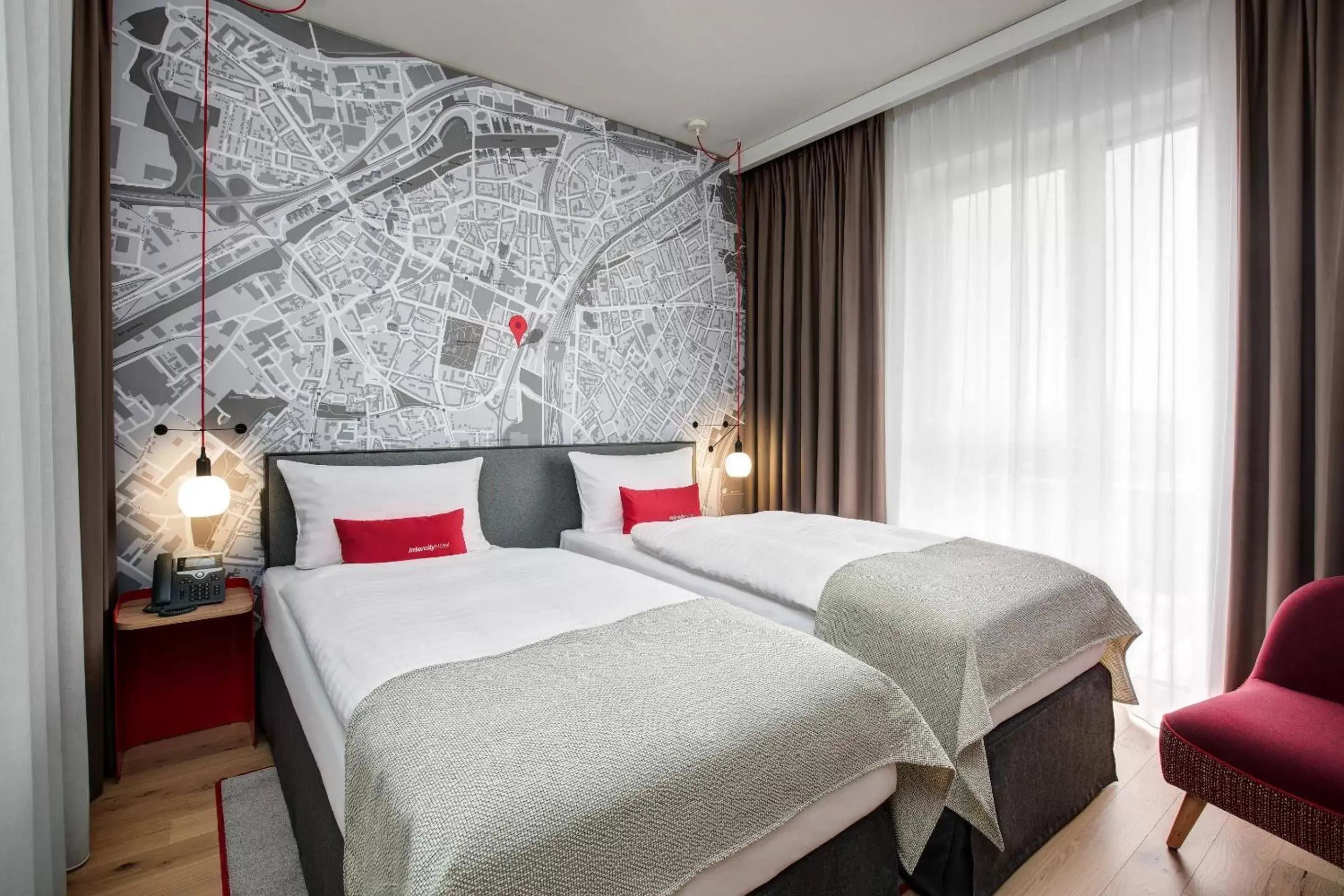 Photo of the whole room, Bed in IntercityHotel Duisburg