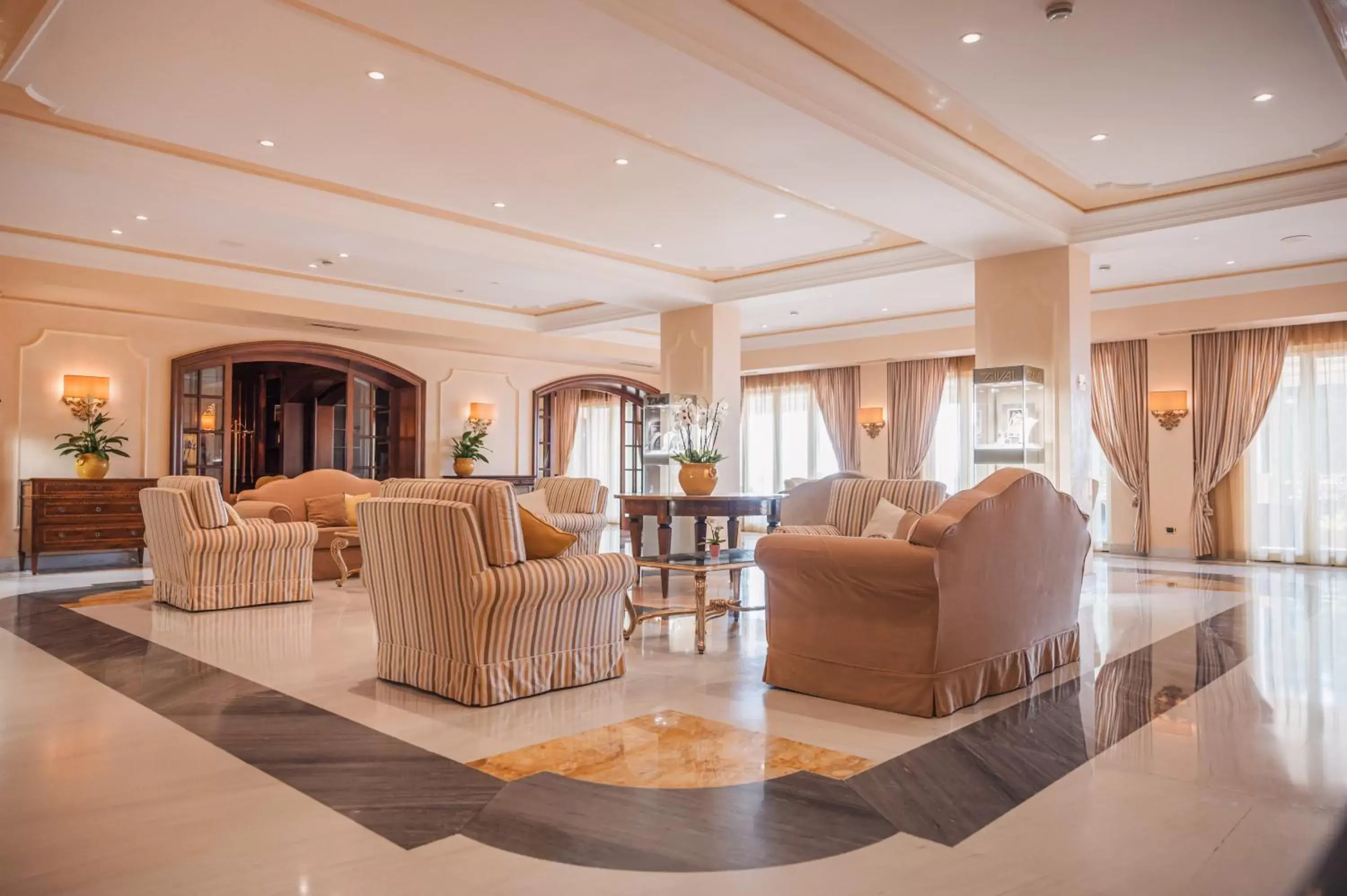 Lounge or bar, Seating Area in Grand Hotel San Pietro Relais & Chateaux