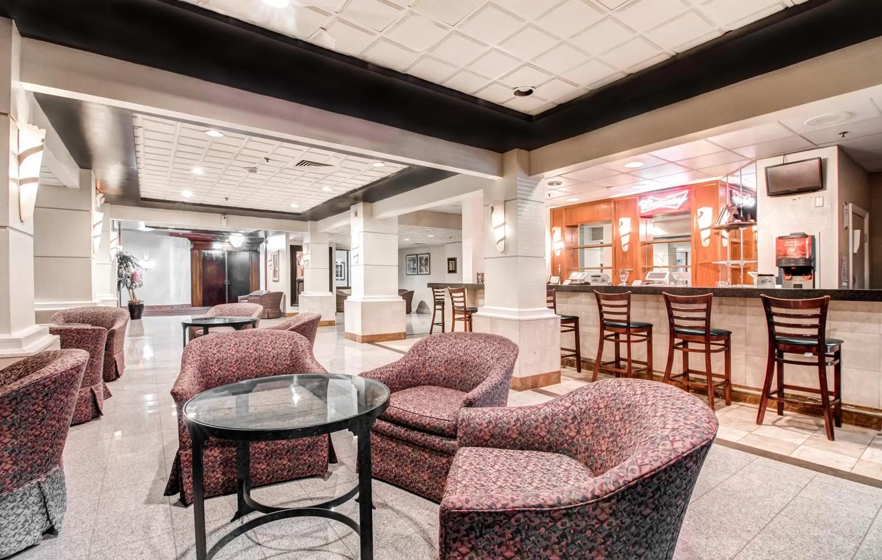 Restaurant/places to eat, Lounge/Bar in Ramada Plaza by Wyndham Atlanta Airport