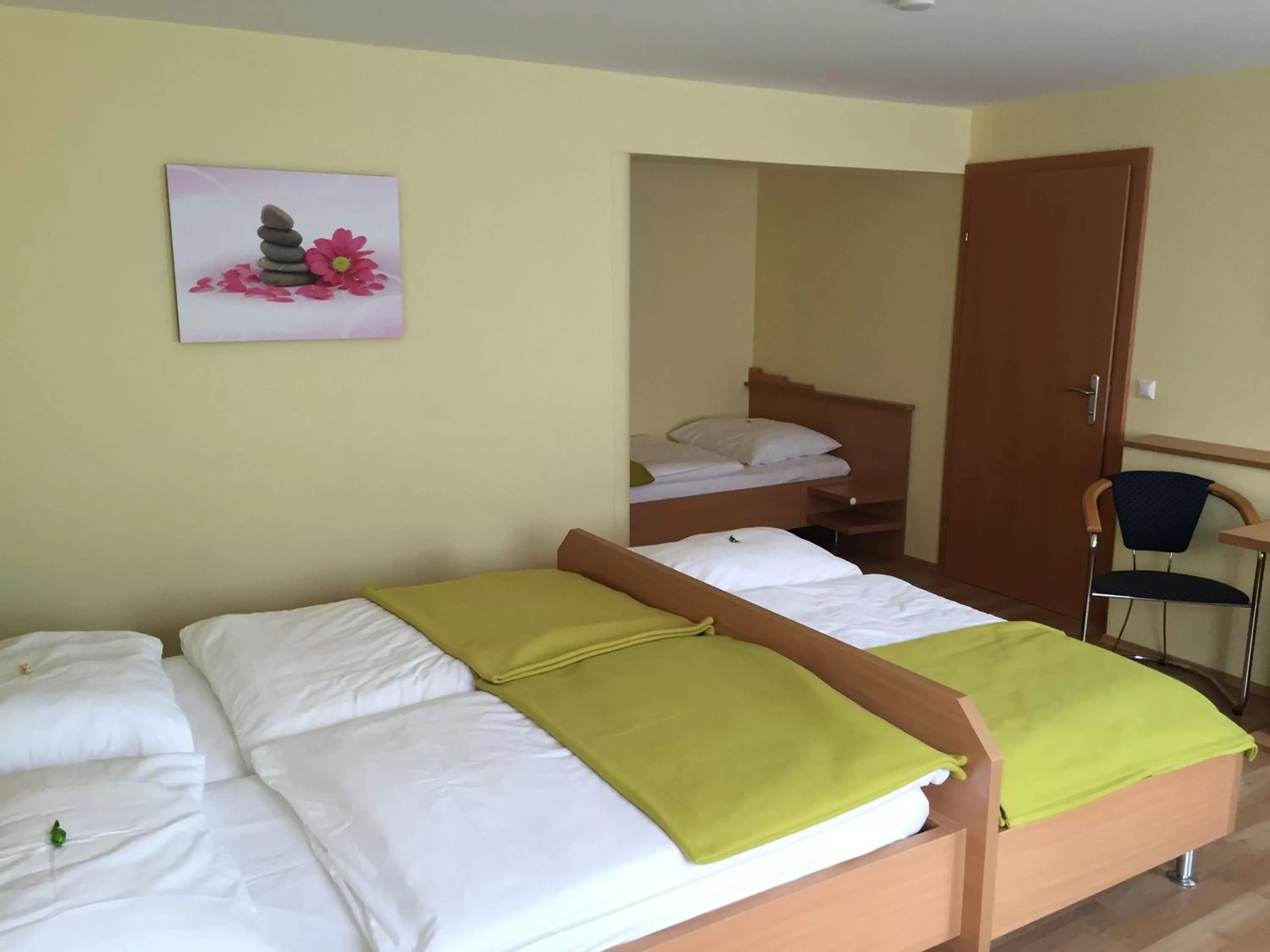 Photo of the whole room, Bed in Hotel Highway - Bed & Breakfast