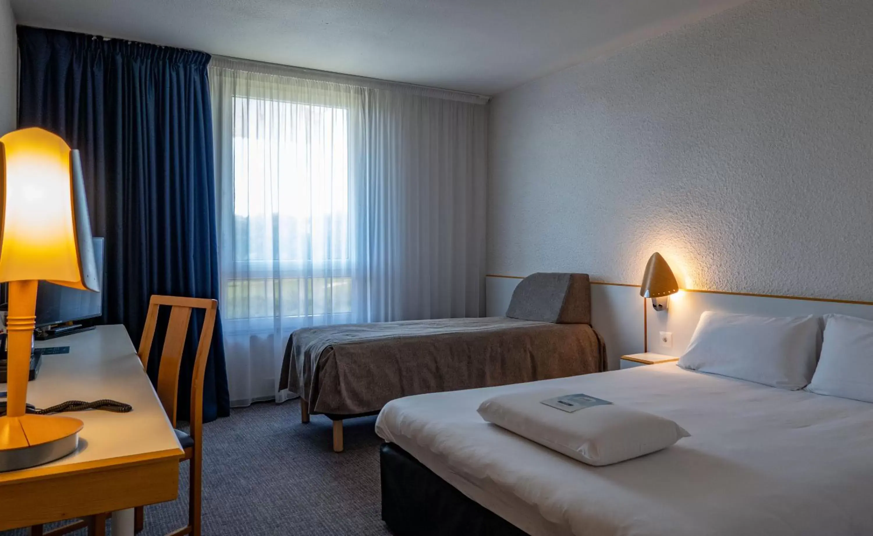 Twin Room in Kyriad Montchanin le Creusot Twin Room in Kyriad Montchanin le Creusot