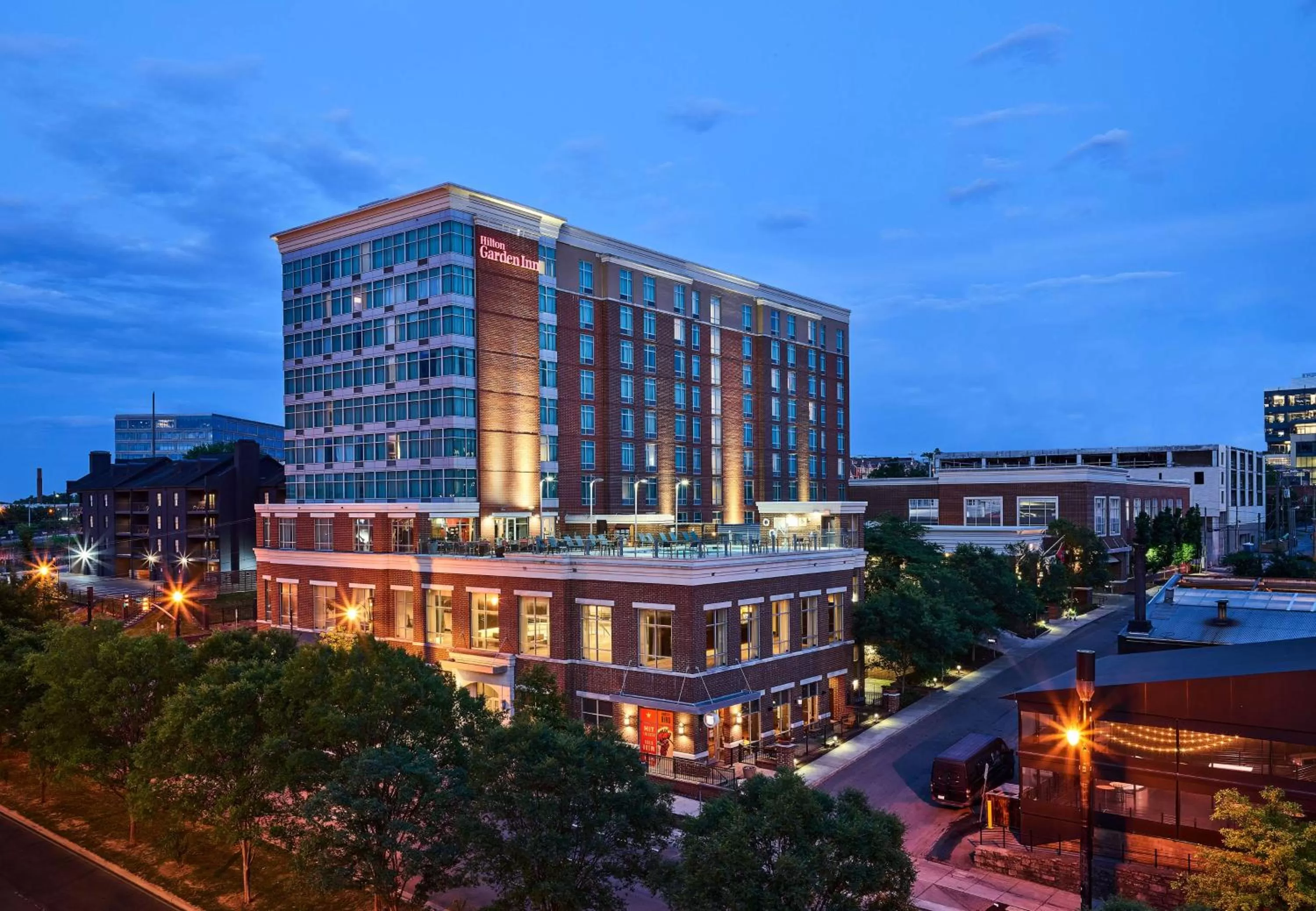 Property building in Hilton Garden Inn Nashville Downtown Convention Center