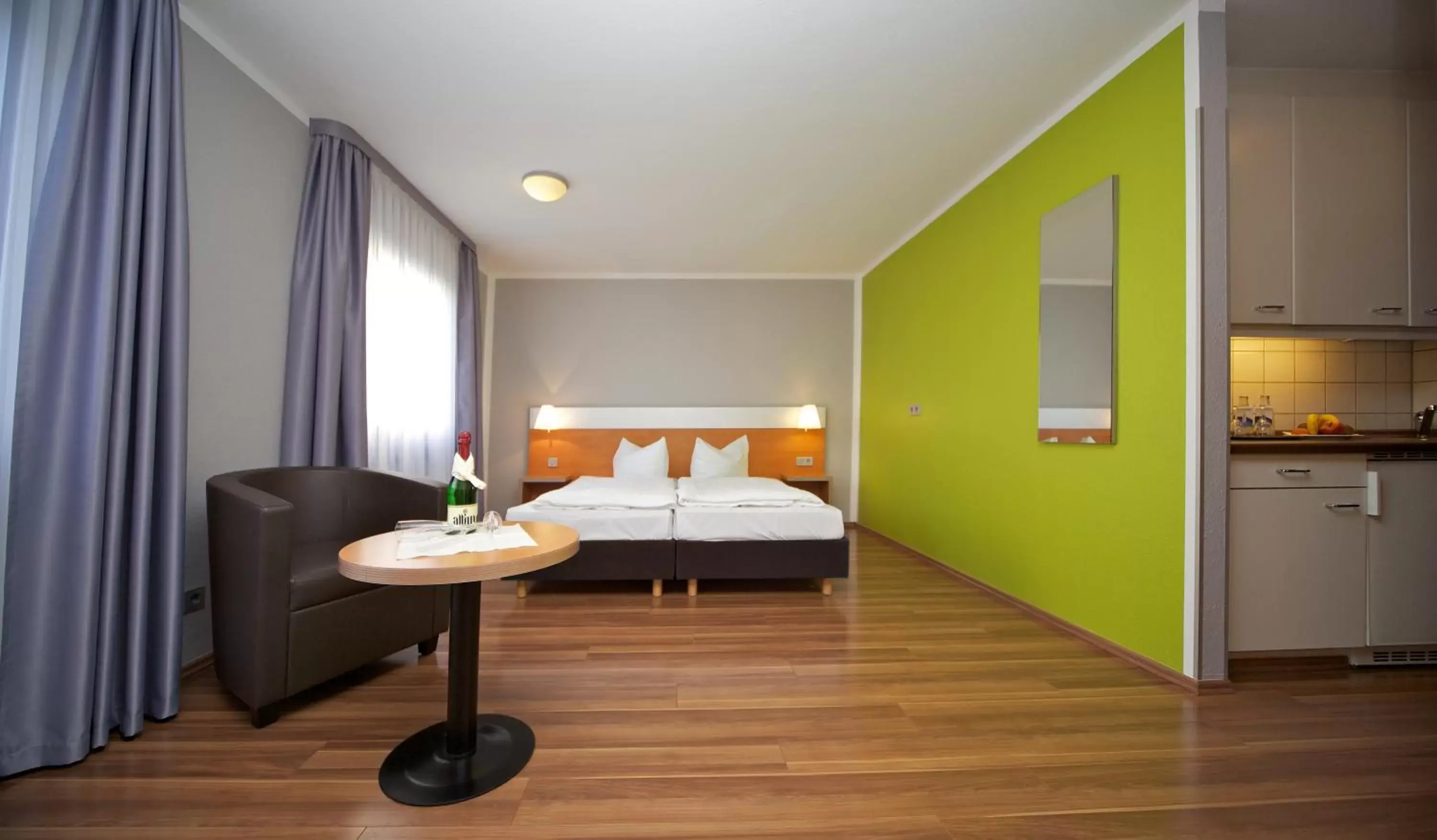 Photo of the whole room, Bed in attimo Hotel Stuttgart***S