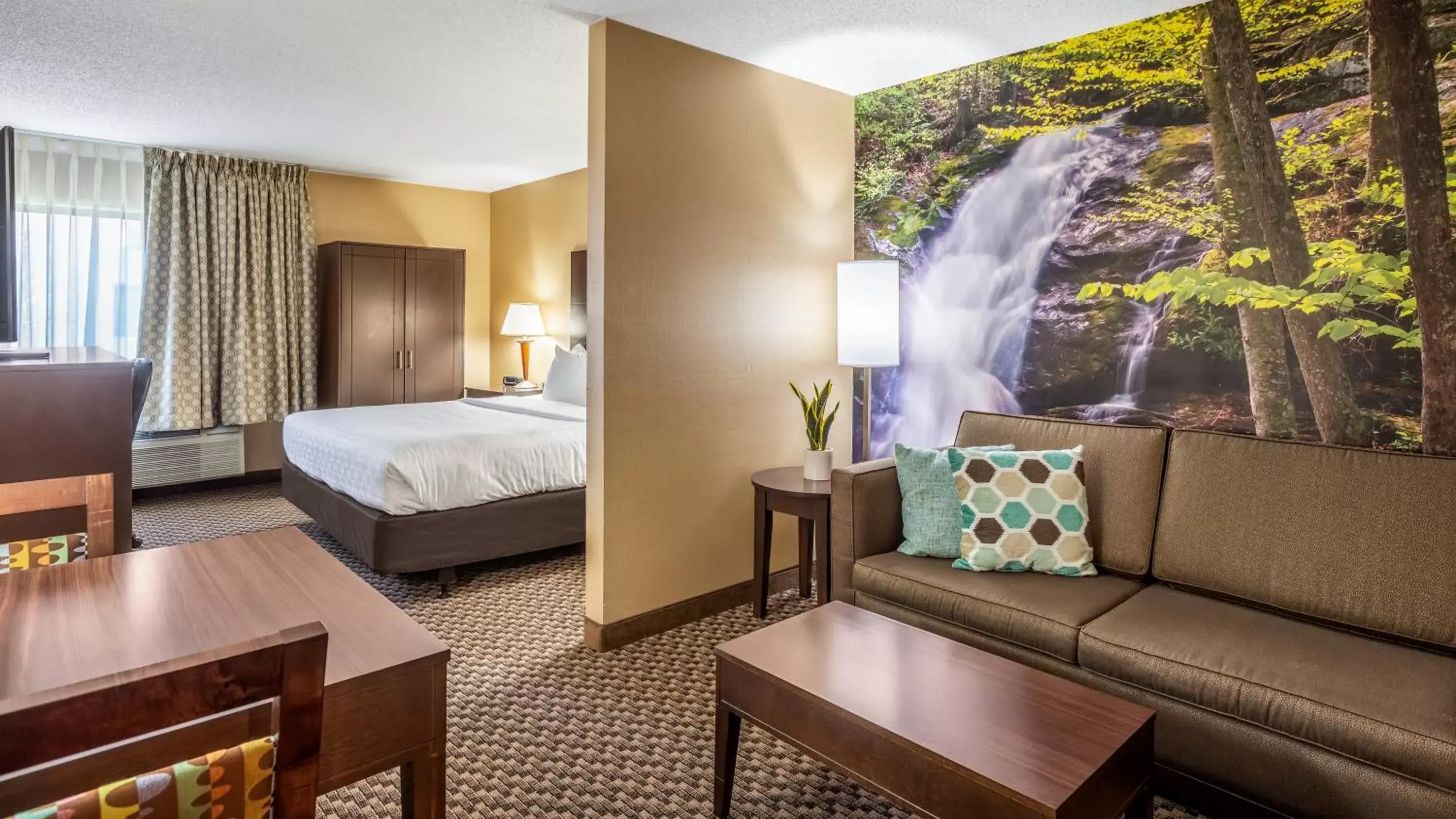 Superior Double Suite with Two Double Beds - Non Smoking/Pet Friendly in Clarion Pointe Harrisonburg Superior Double Suite with Two Double Beds - Non Smoking/Pet Friendly in Clarion Pointe Harrisonburg