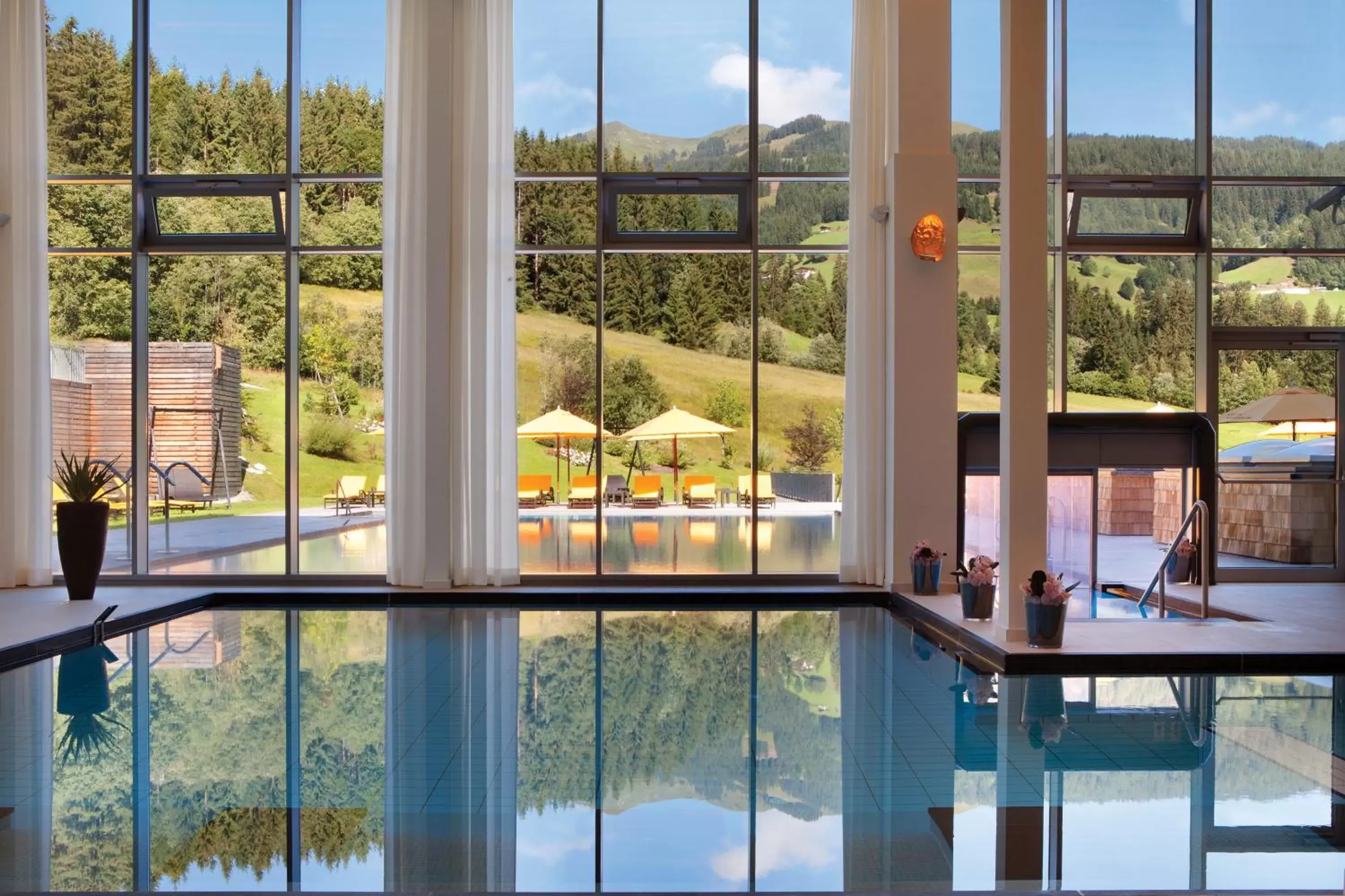 Mountain view, Swimming Pool in Kempinski Hotel Das Tirol