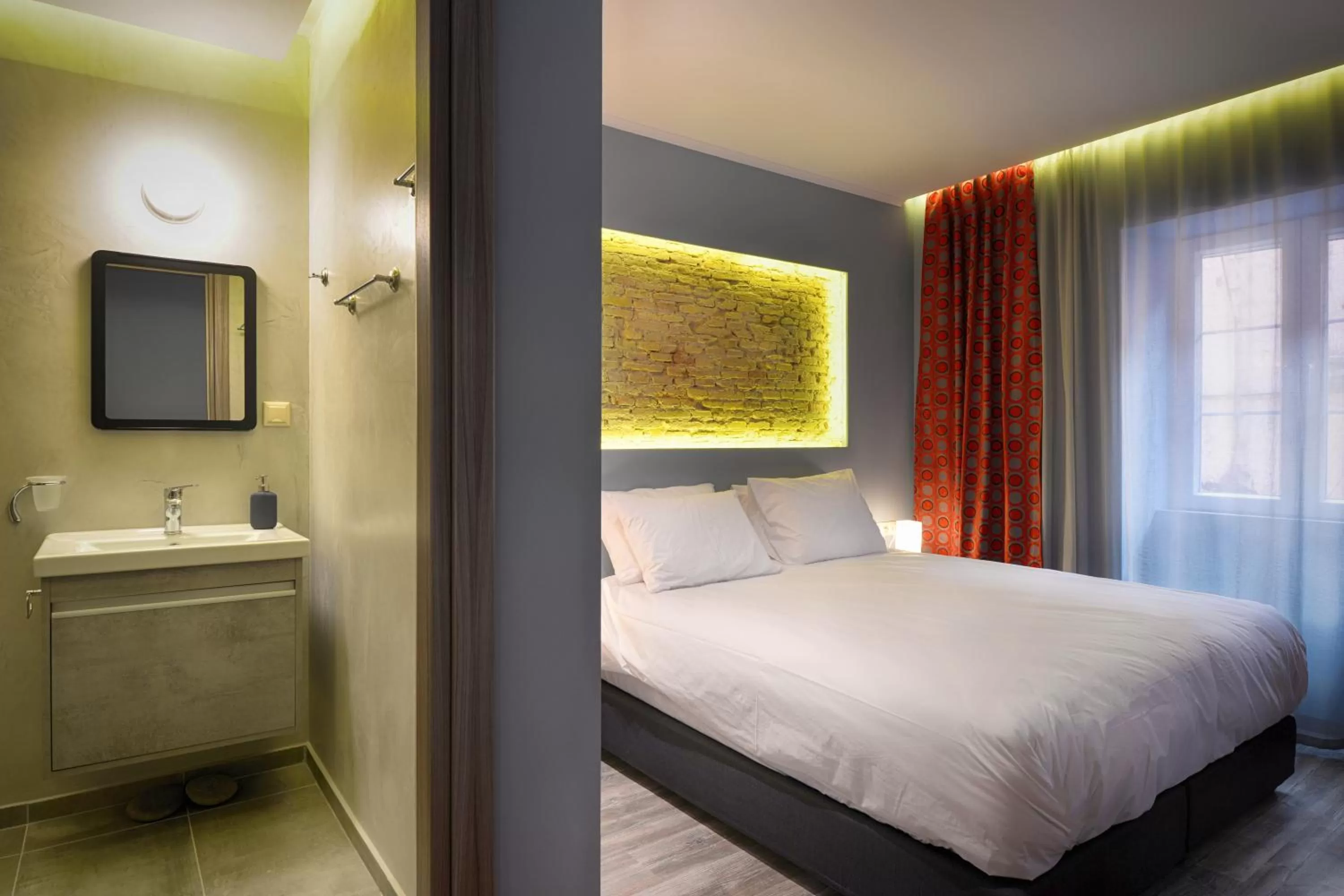 Photo of the whole room, Bed in Locandiera