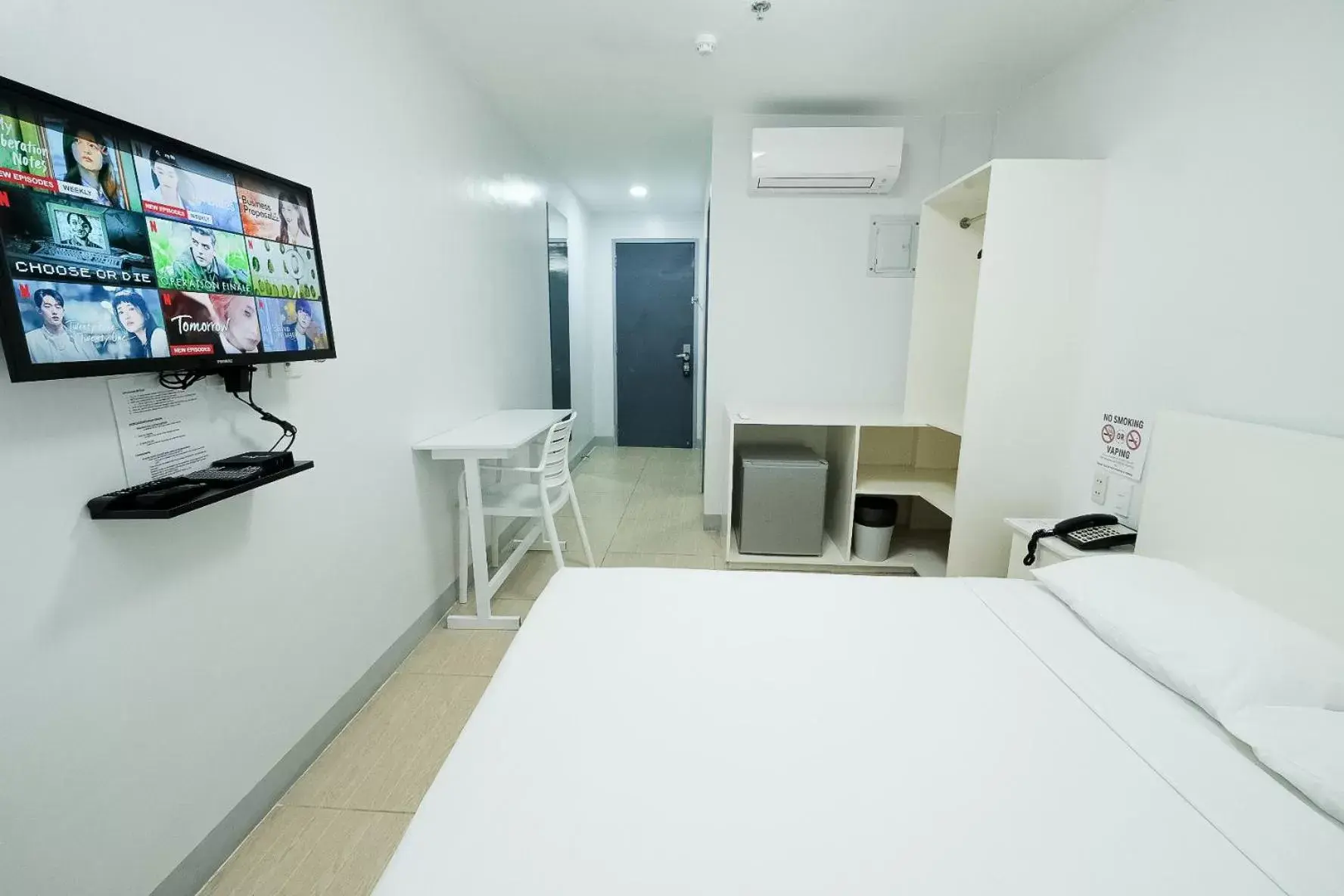 TV and multimedia, TV/Entertainment Center in Rosey Hotel