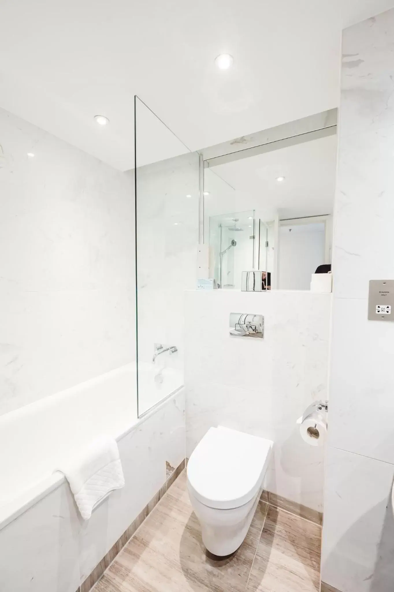 Shower, Bathroom in Dorsett Shepherds Bush London