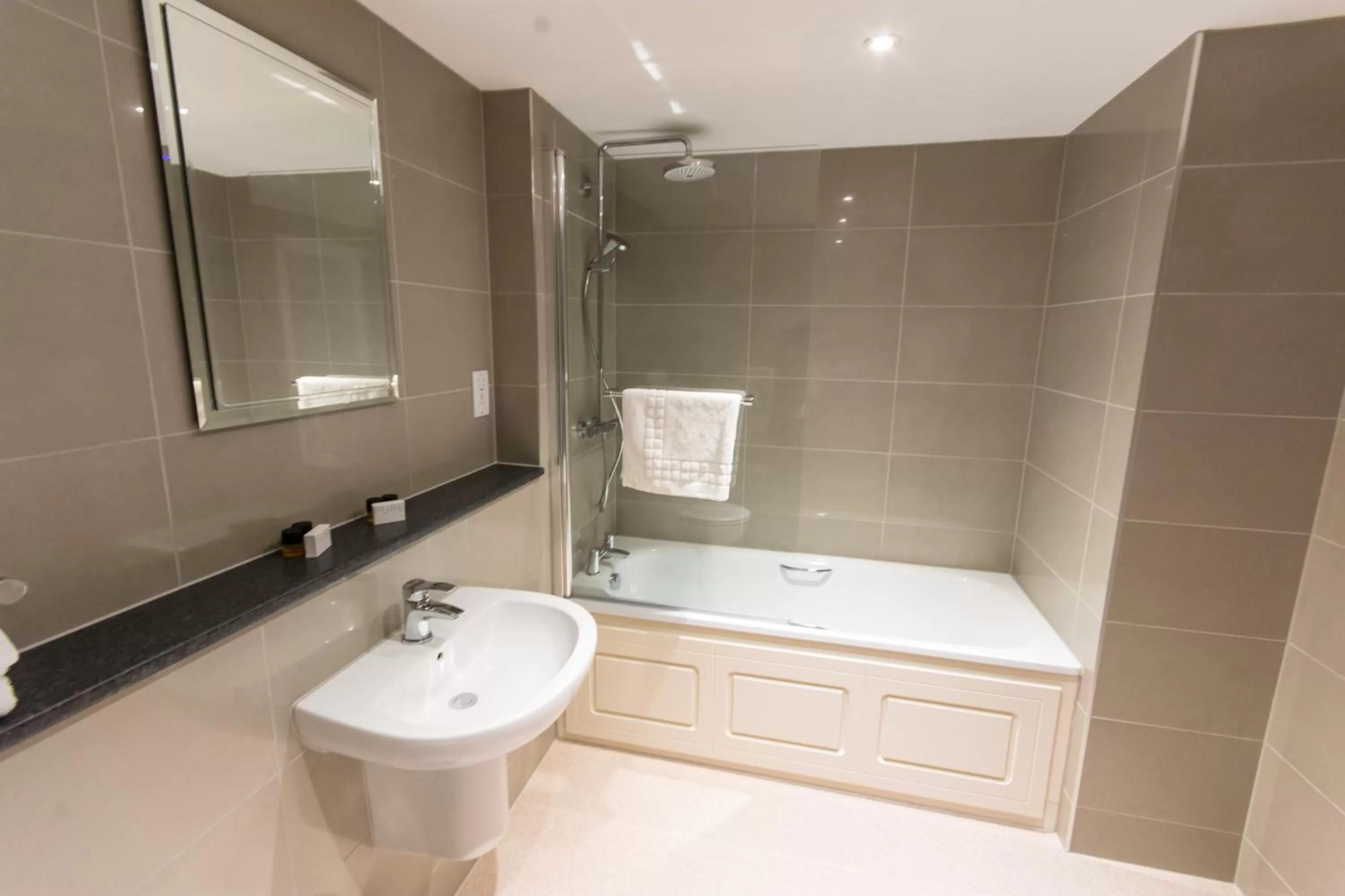 Shower in St Nicholas Hotel Colchester