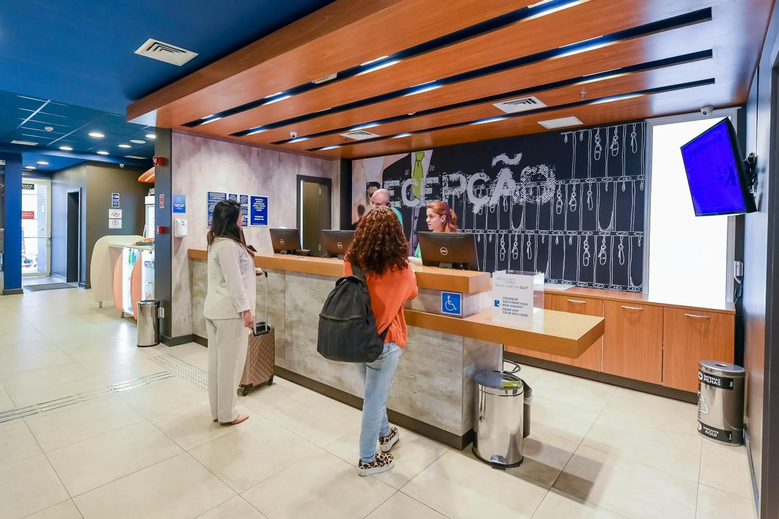 Lobby or reception in Ibis Budget Santos Gonzaga