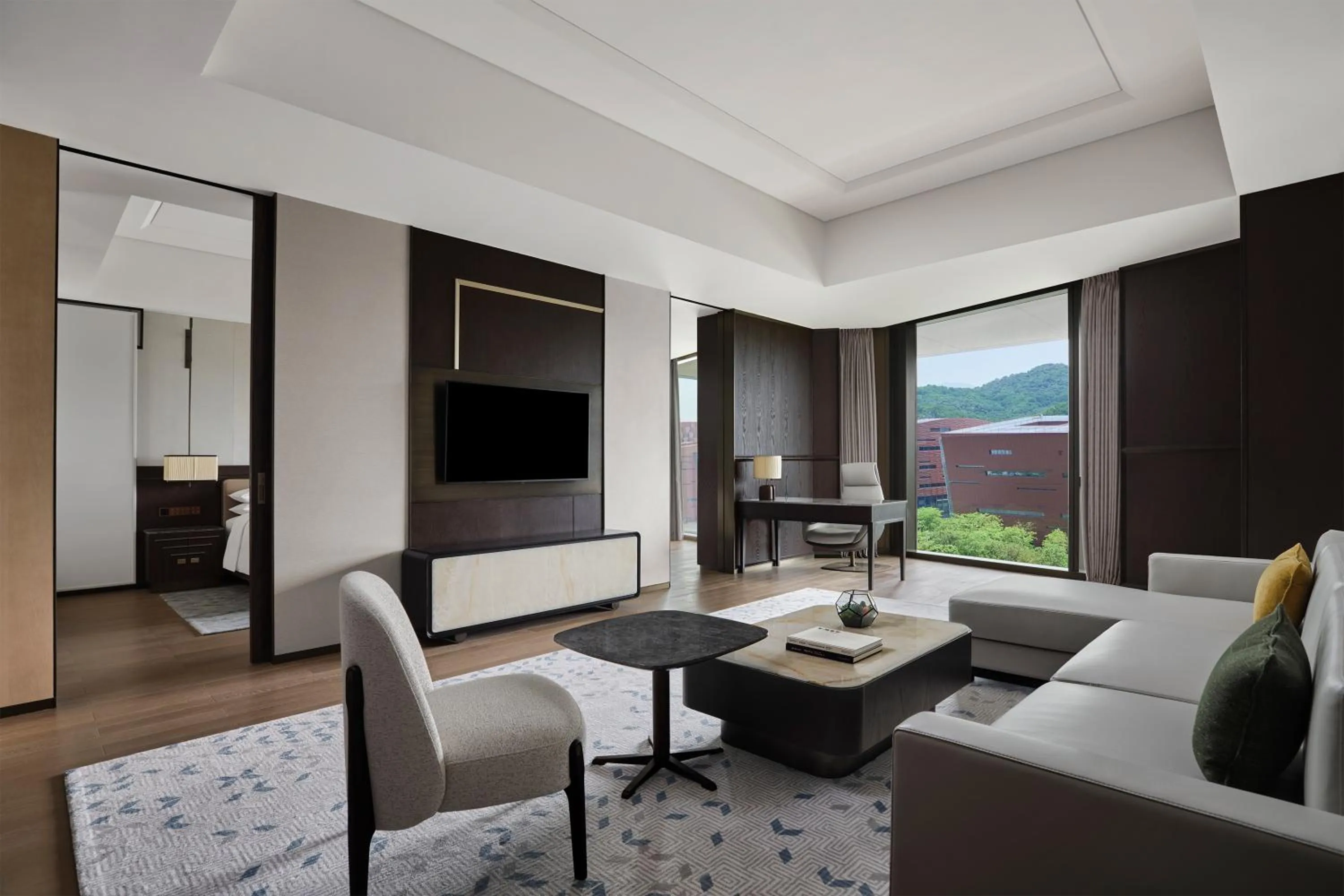 TV and multimedia in Guangzhou Marriott Hotel Baiyun