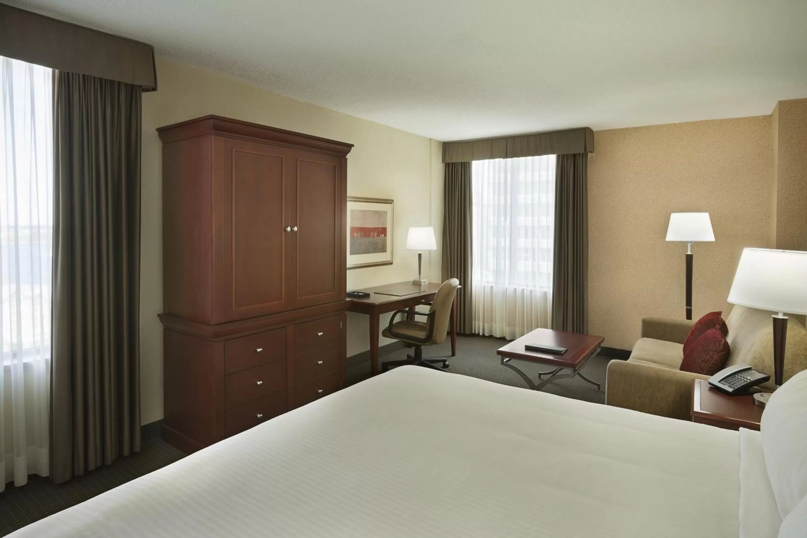 Queen Room in Hotel Halifax