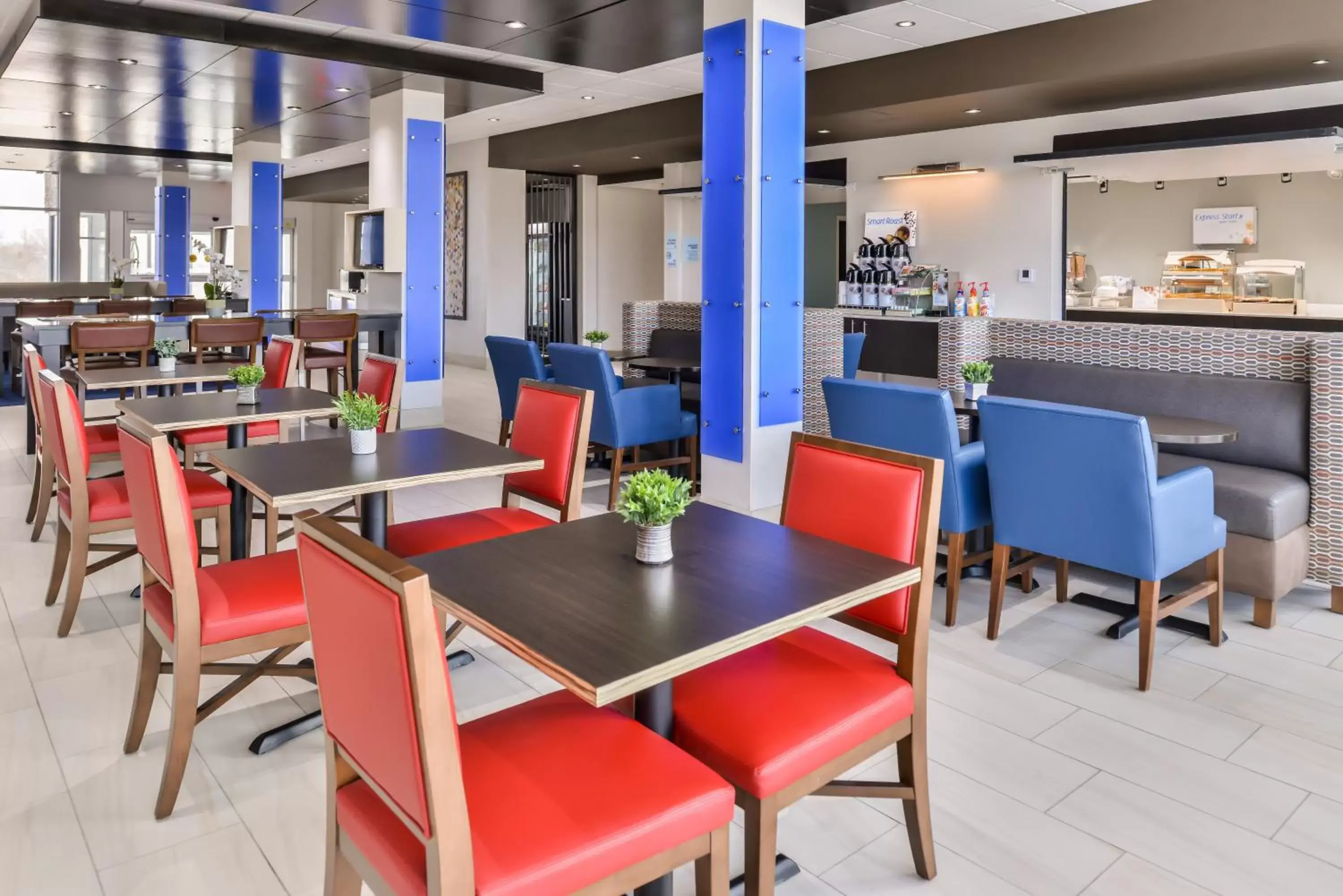 Restaurant/Places to Eat in Holiday Inn Express & Suites - Kansas City - Lee's Summit, an IHG Hotel