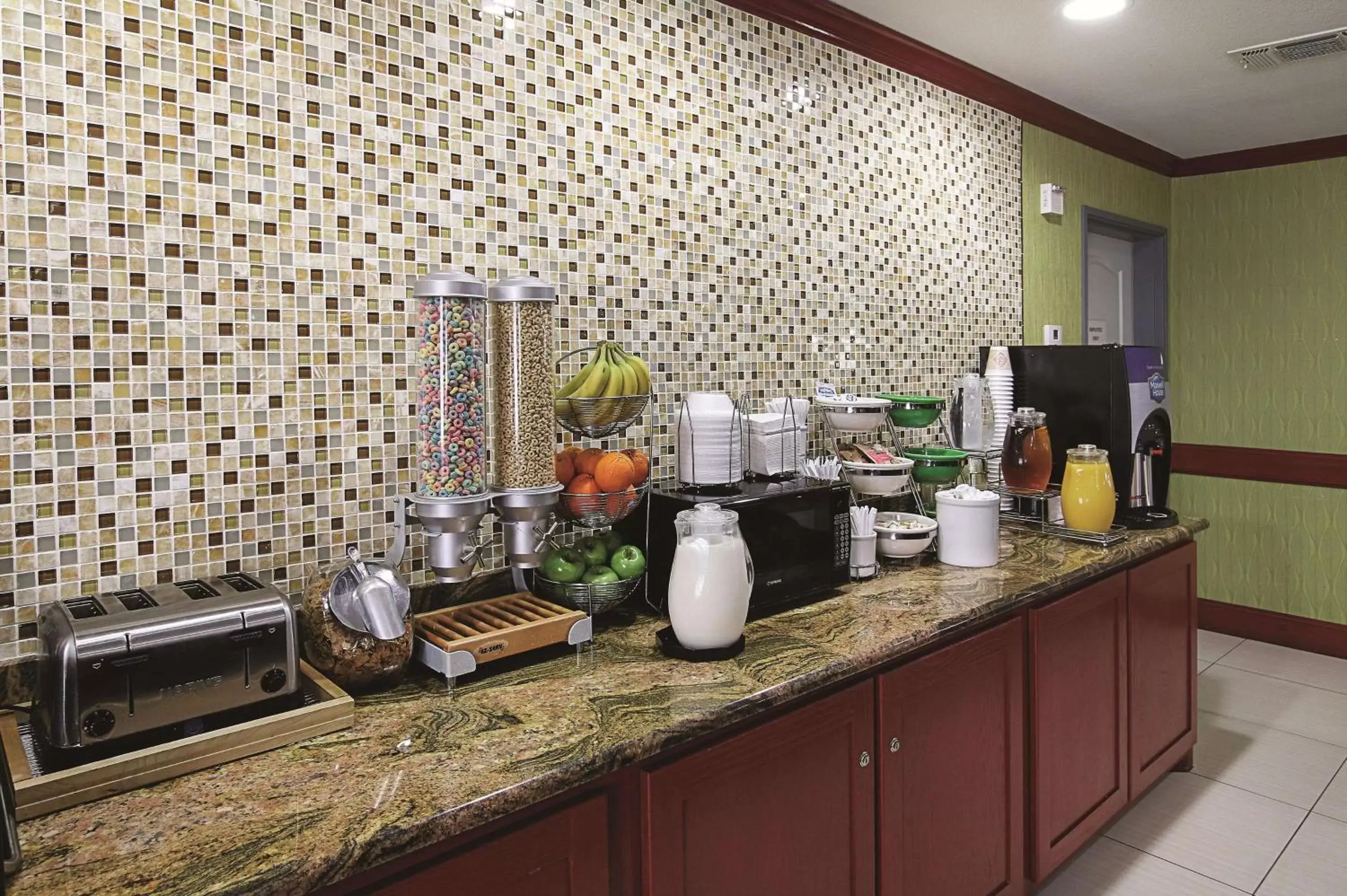 Restaurant/places to eat in La Quinta Inn & Suites by Wyndham South Dallas - Hutchins Restaurant/places to eat in La Quinta Inn & Suites by Wyndham South Dallas - Hutchins