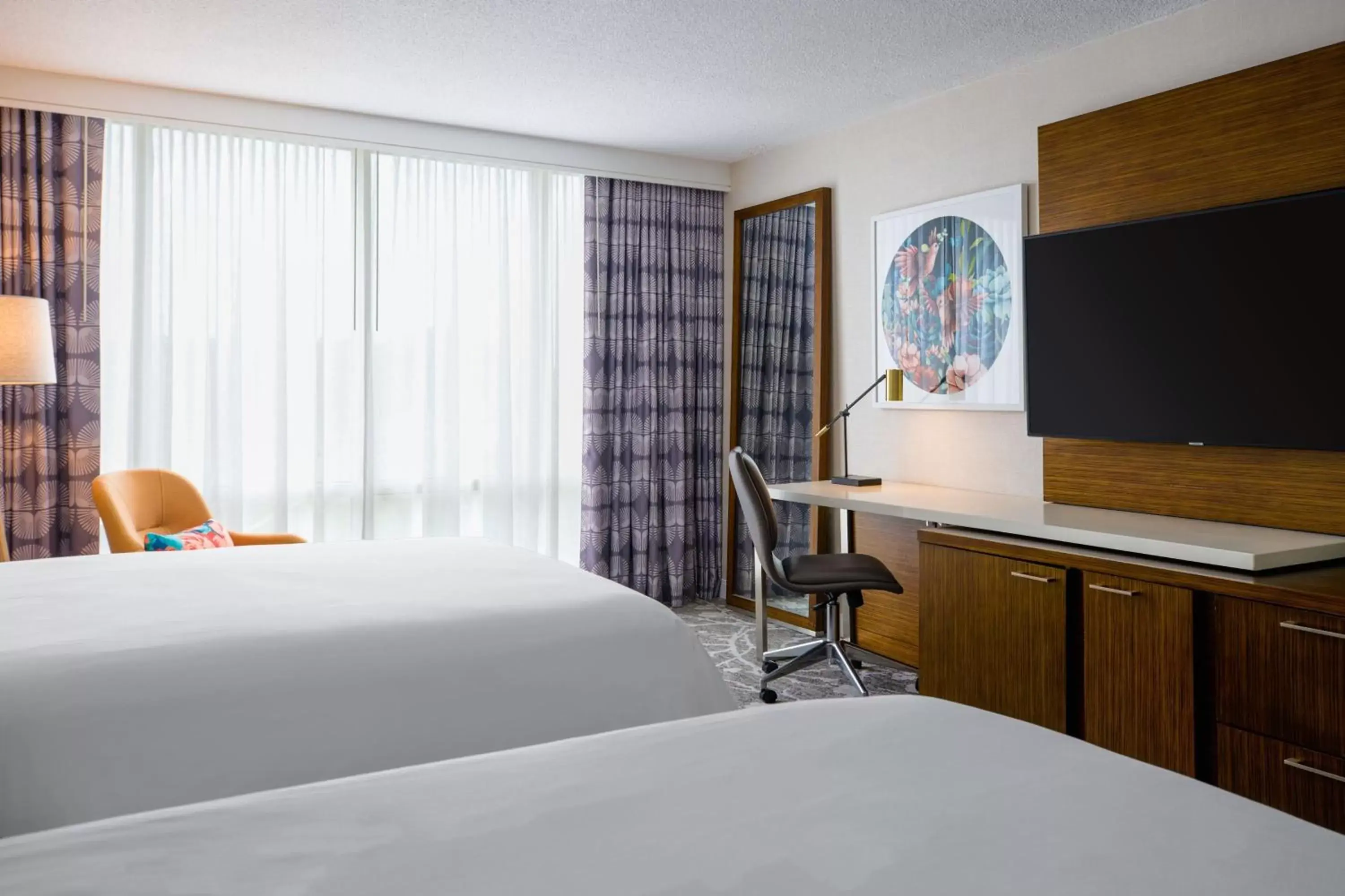 Photo of the whole room, Bed in Renaissance Meadowlands Hotel