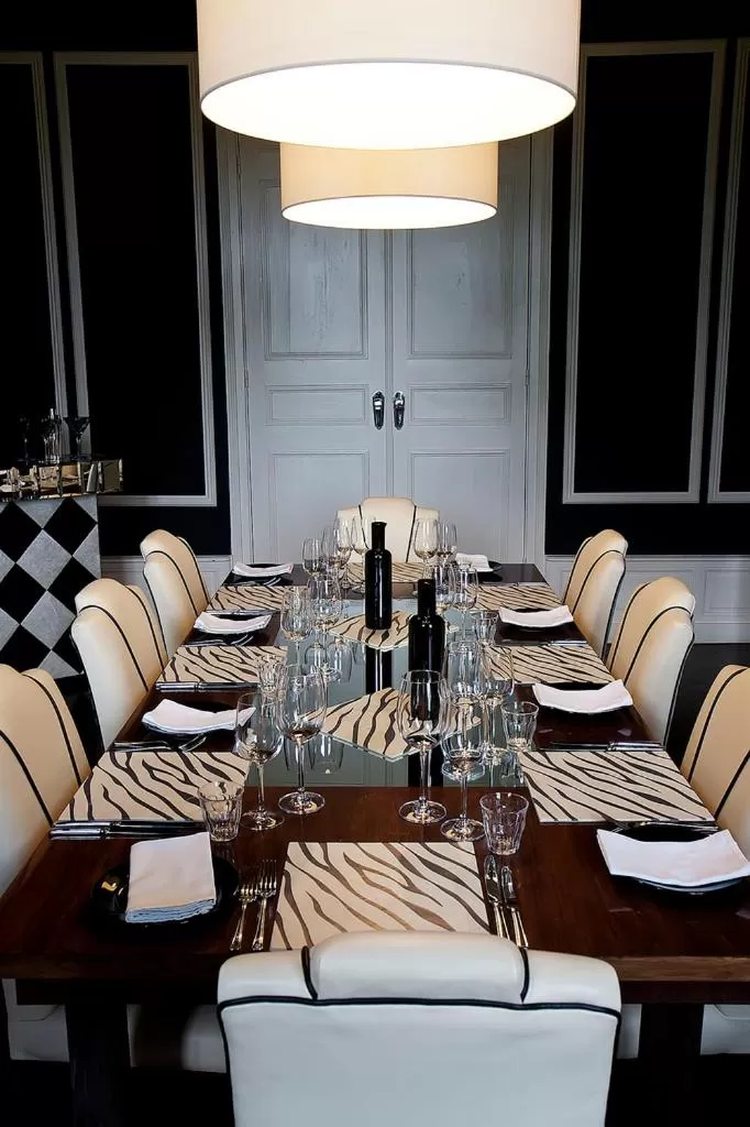 Restaurant/places to eat in Maison De Plumes