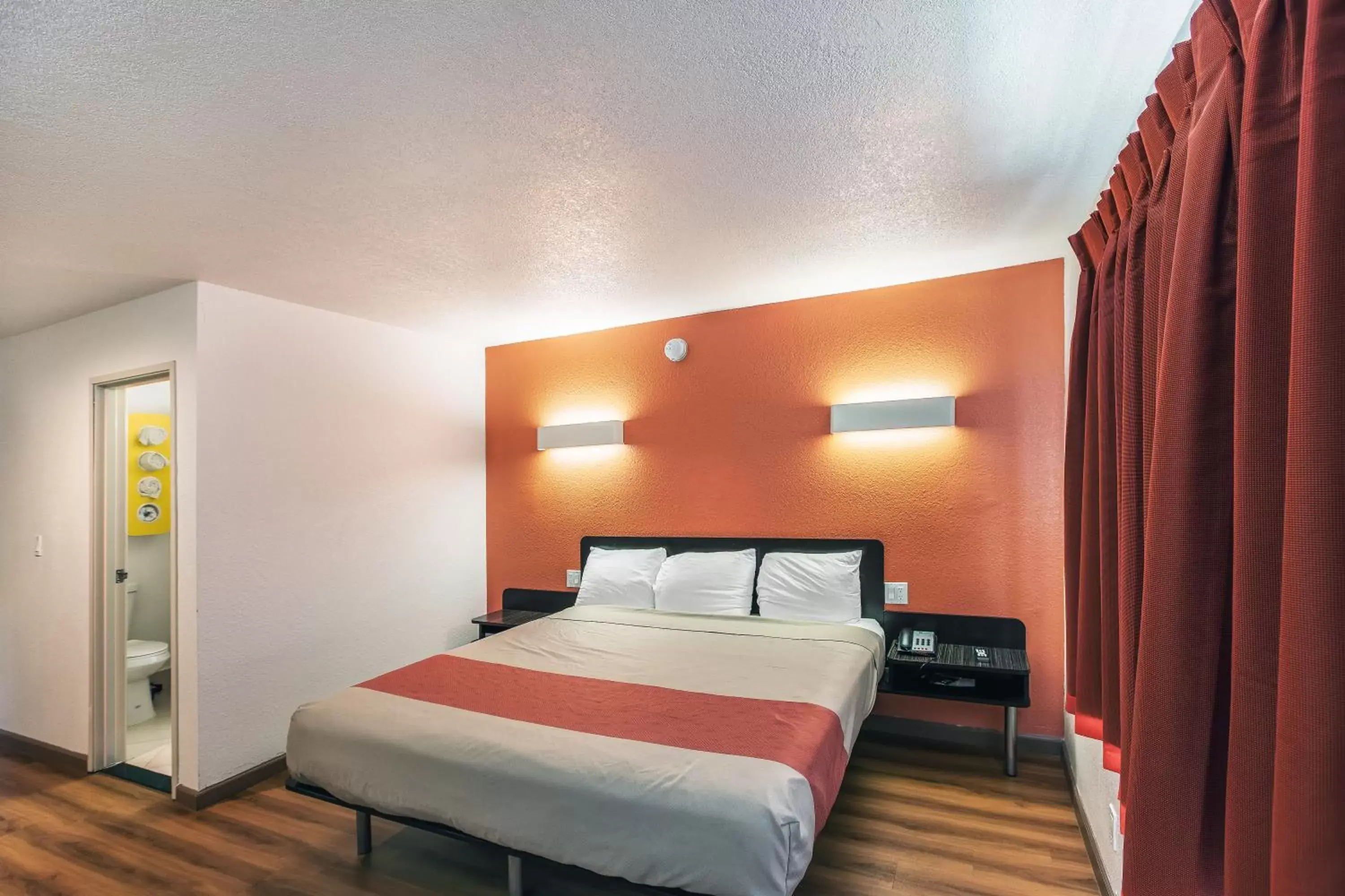 Bedroom, Bed in Motel 6-Dallas, TX - South