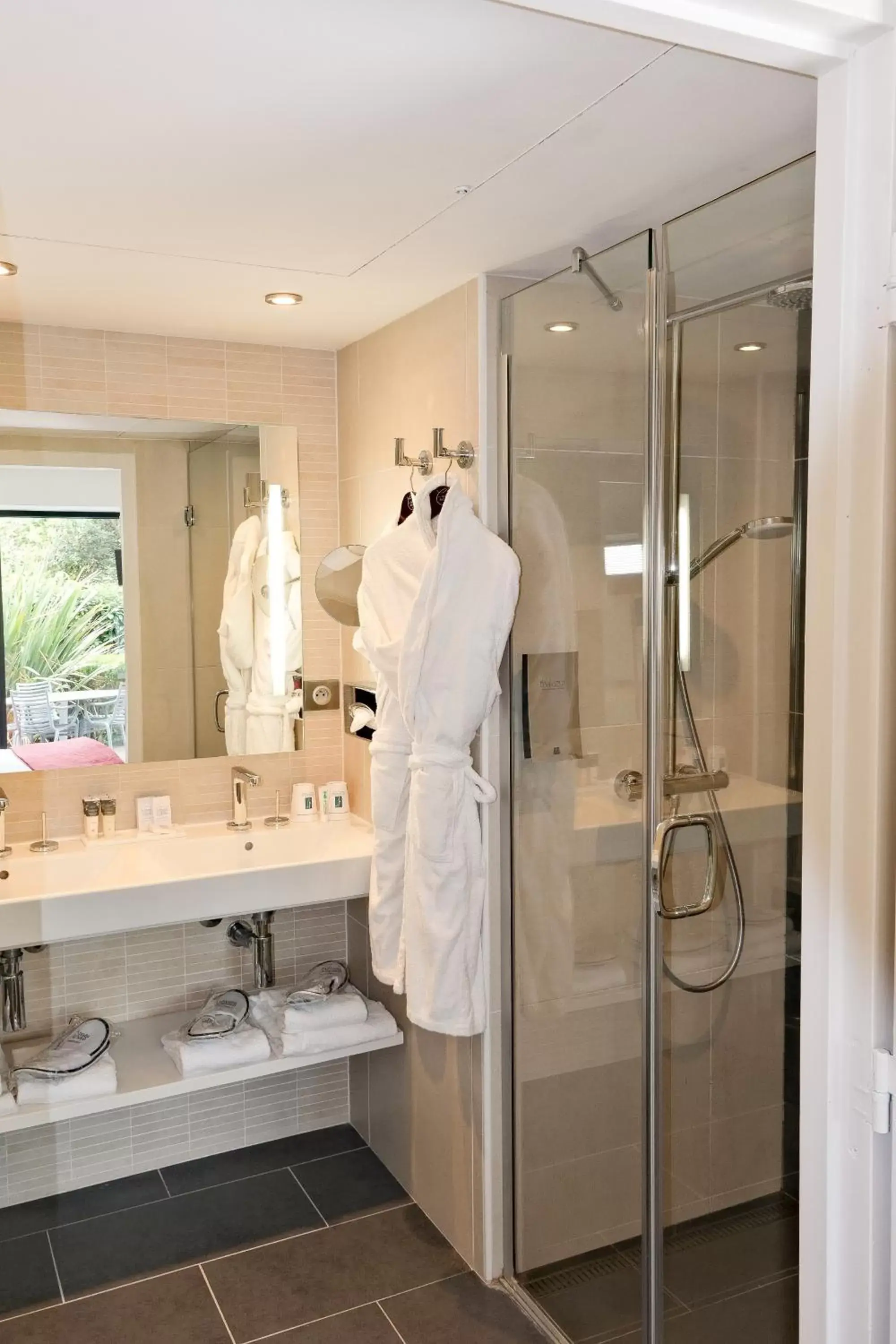 Bathroom in Thalazur Cabourg - Hôtel & Spa