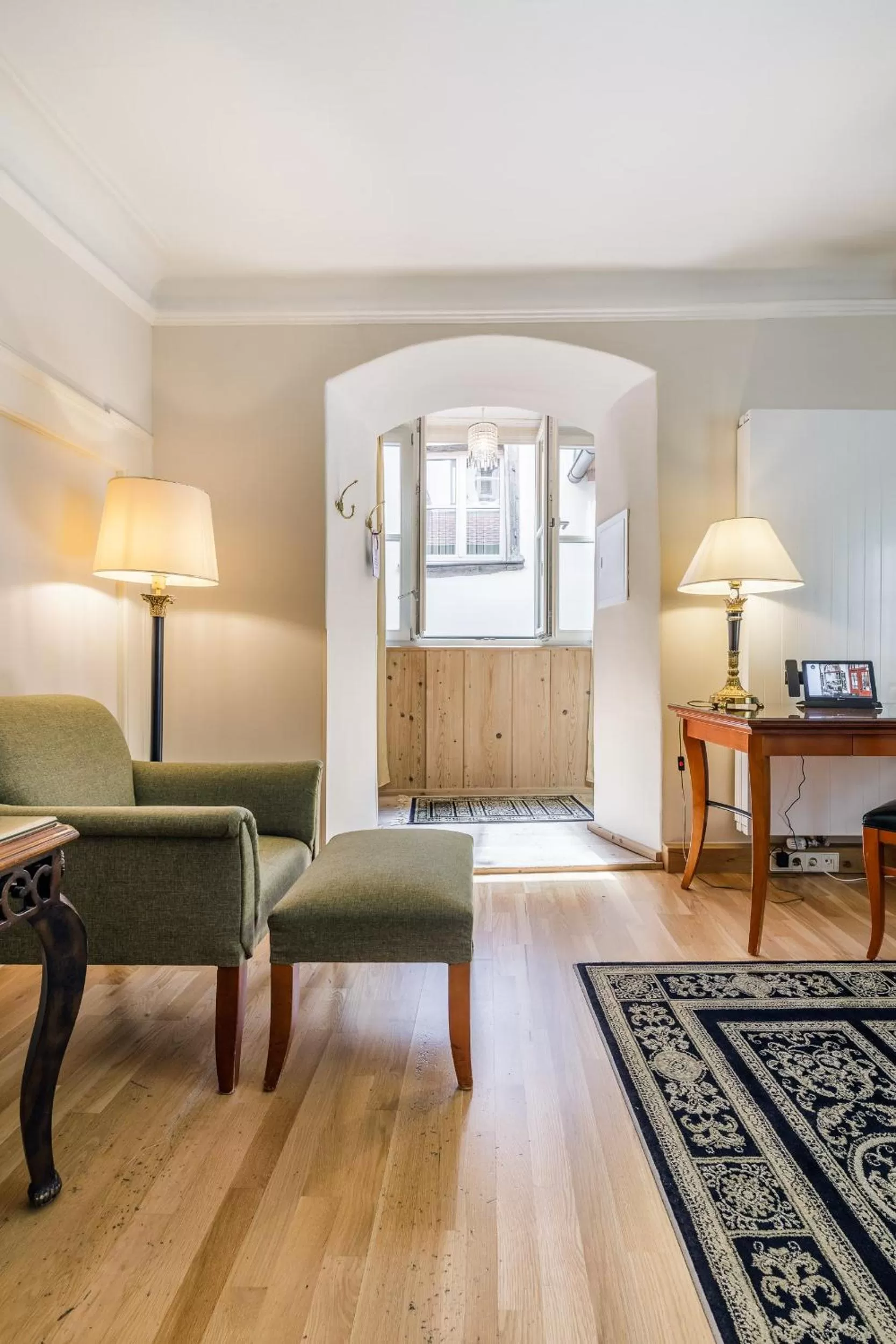 Seating area in Chin-Chin Hotel ehemals Bohemian Hotel