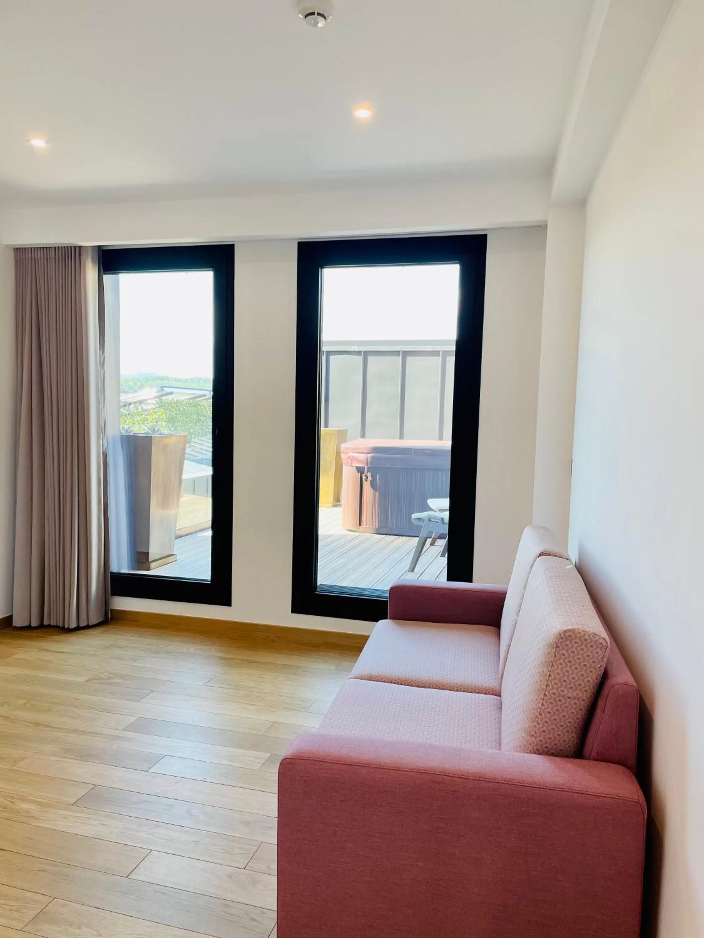 Seating area in Castelo Hotel