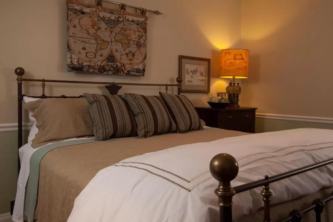 Queen Room with Spa Bath in Blue Heron Inn Queen Room with Spa Bath in Blue Heron Inn