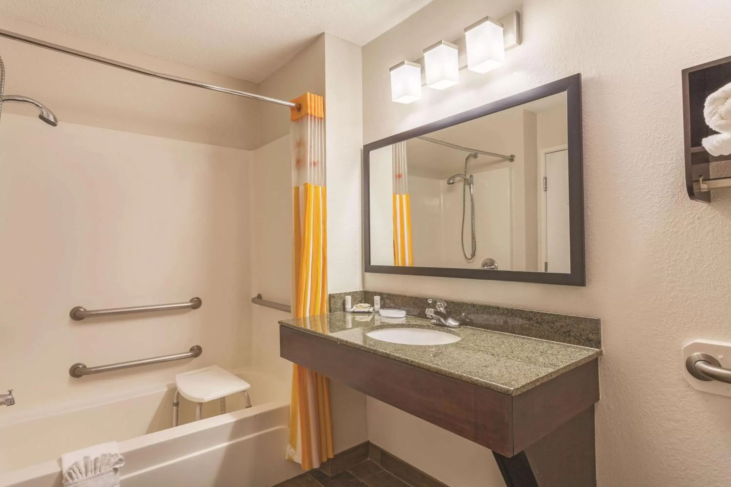 Photo of the whole room, Bathroom in La Quinta by Wyndham Elizabethtown