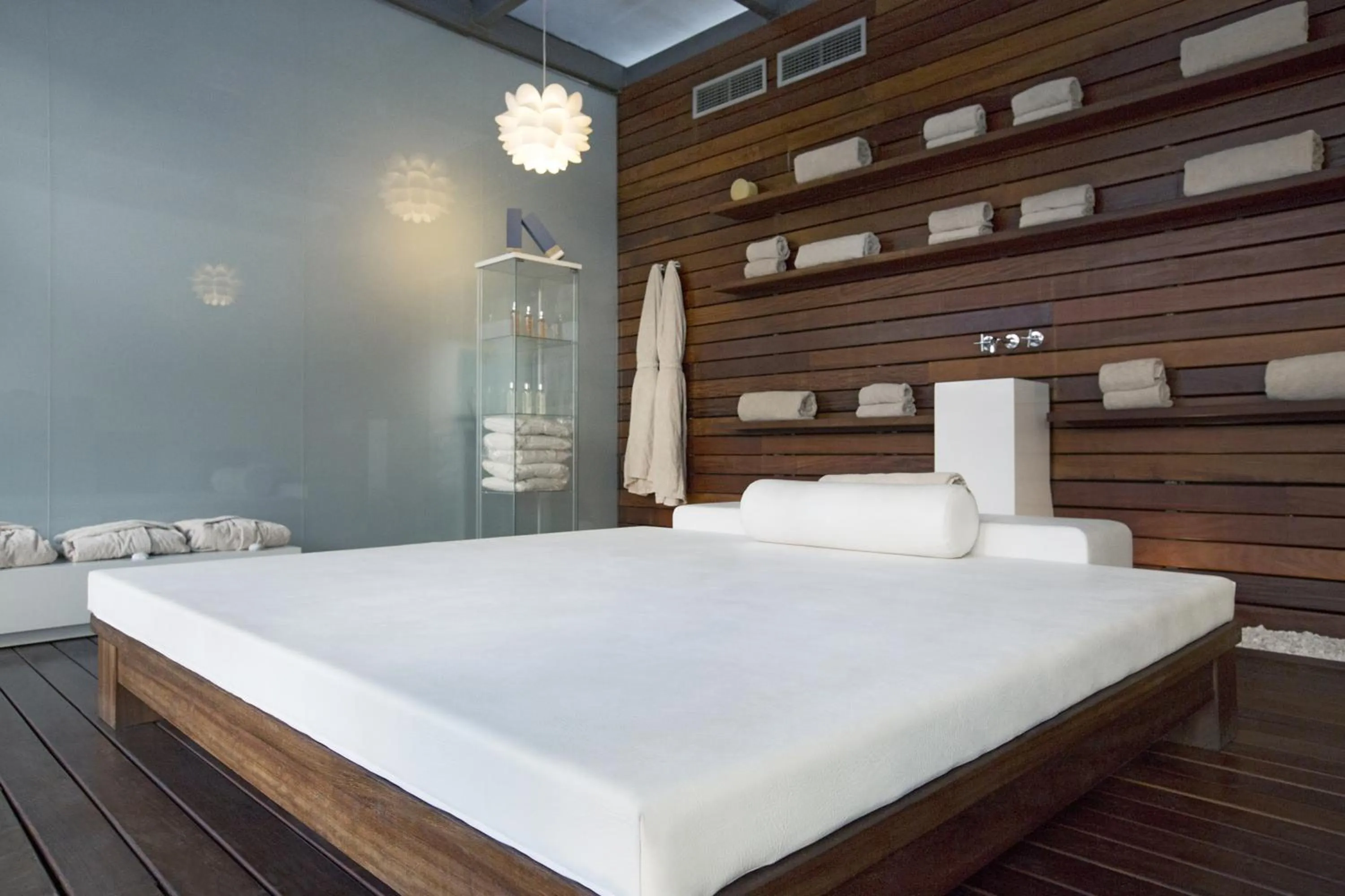 Massage, Bed in Hospes Palau de La Mar, Valencia, a Member of Design Hotels