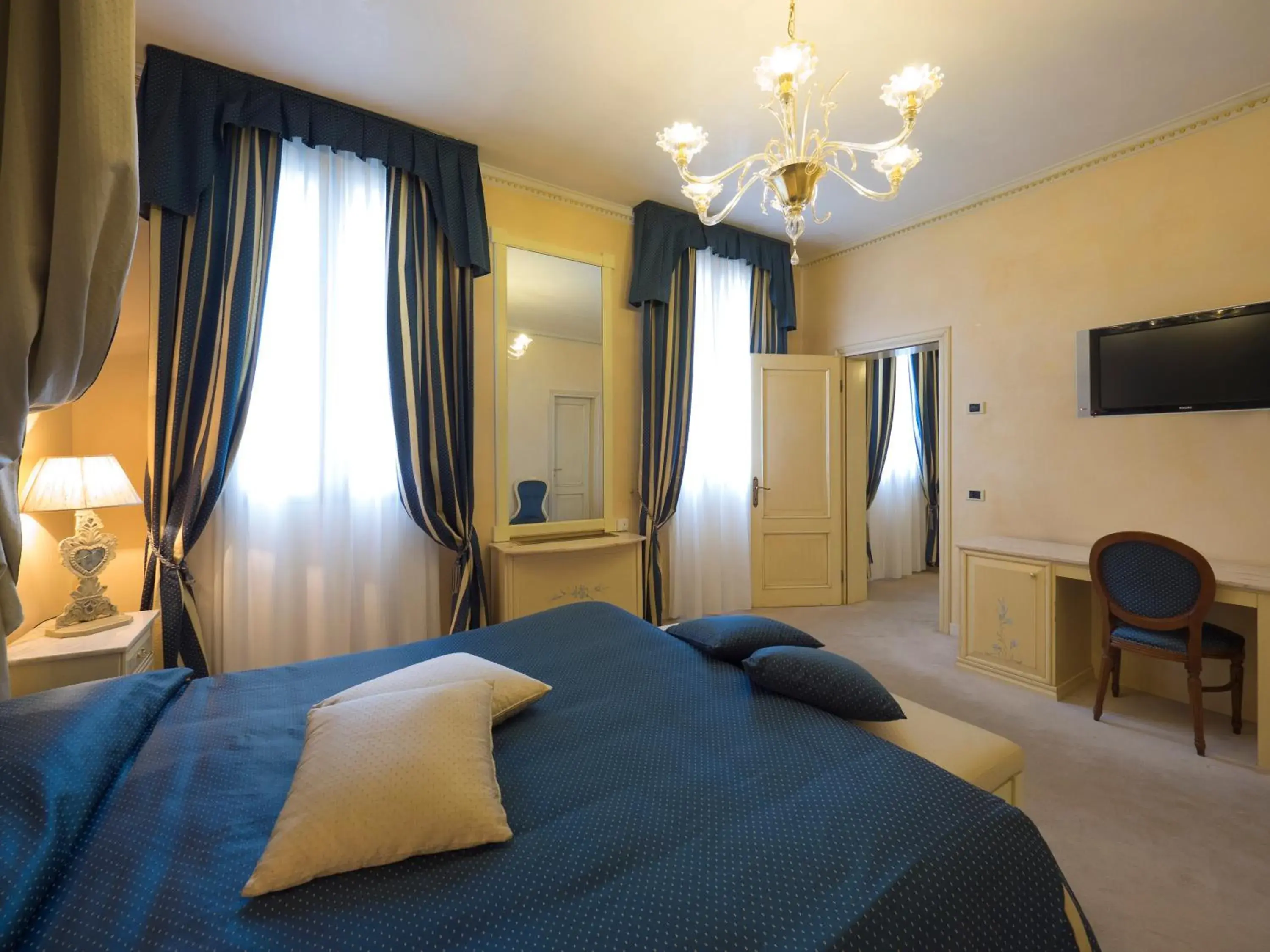 Photo of the whole room, Bed in Hotel Villa Braida Photo of the whole room, Bed in Hotel Villa Braida